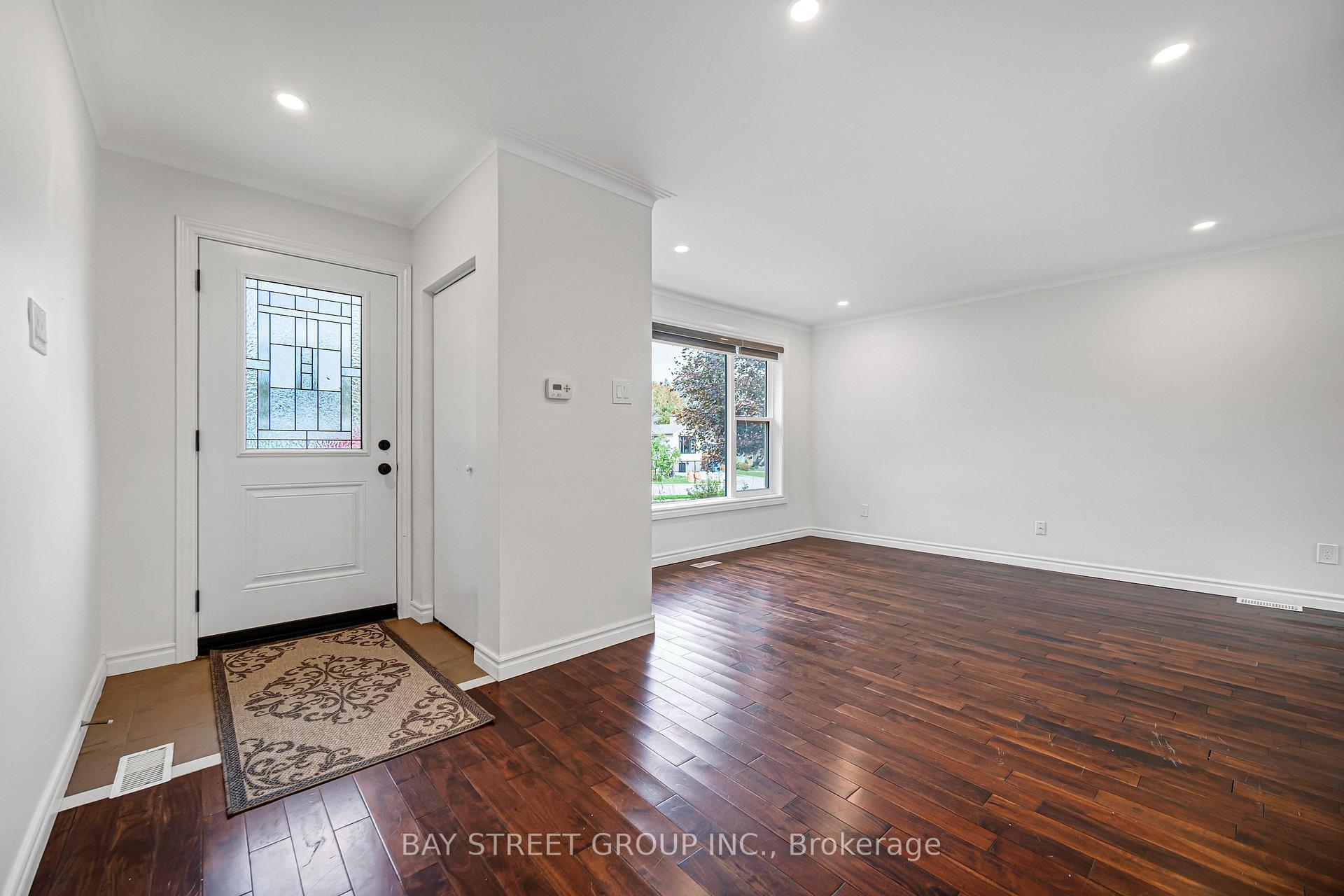 Photo 3 of 35 Kemano Road, Aurora, Aurora Heights — HOMEH
