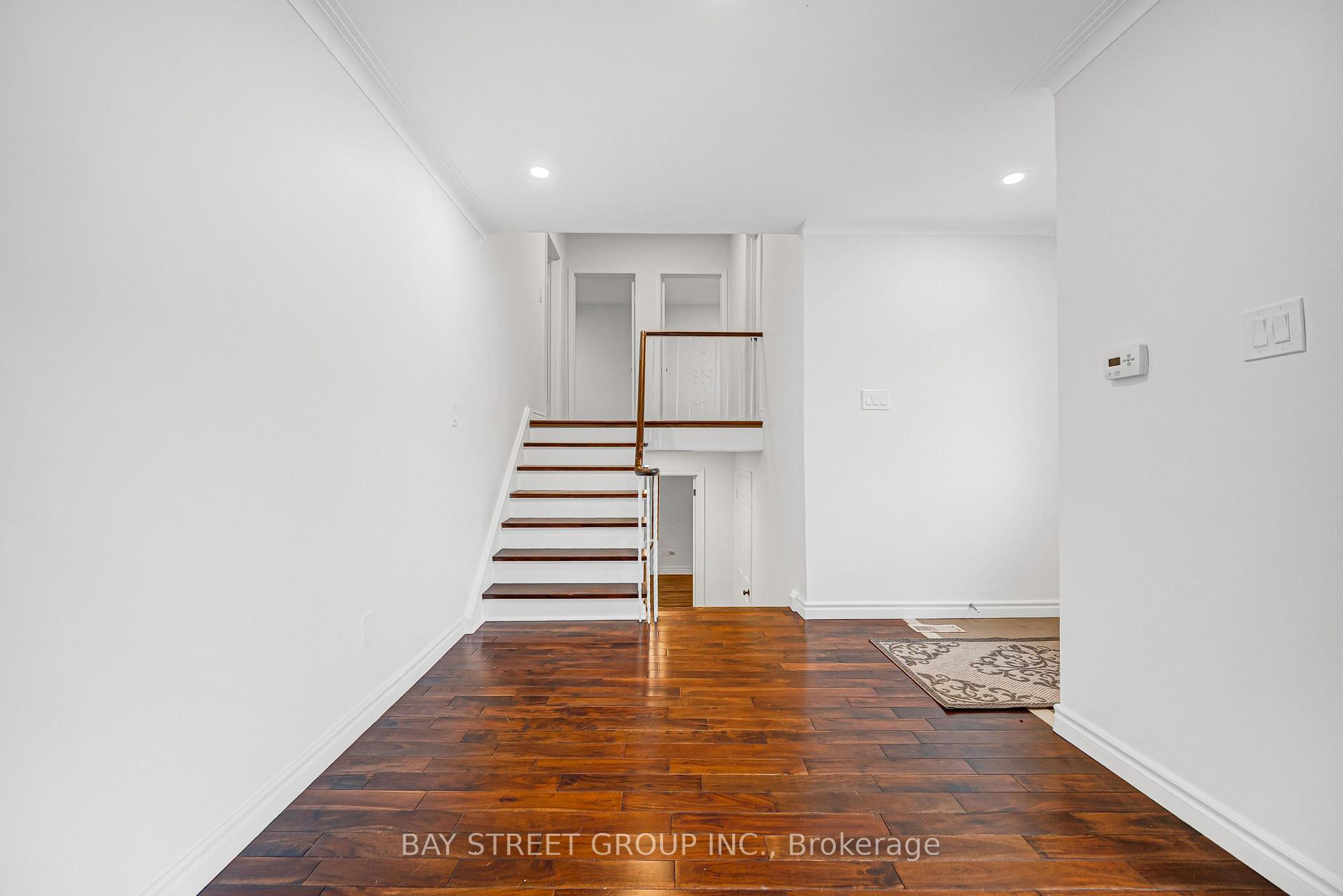 Photo 4 of 35 Kemano Road, Aurora, Aurora Heights — HOMEH