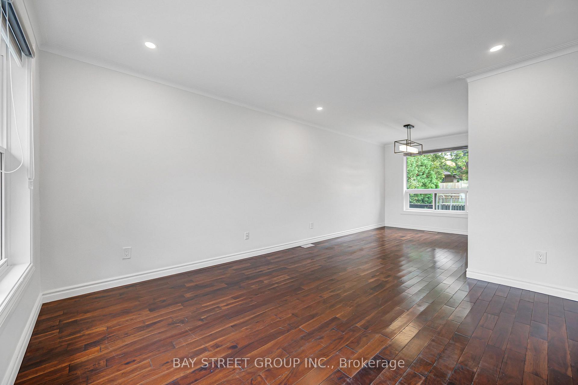 Photo 5 of 35 Kemano Road, Aurora, Aurora Heights — HOMEH