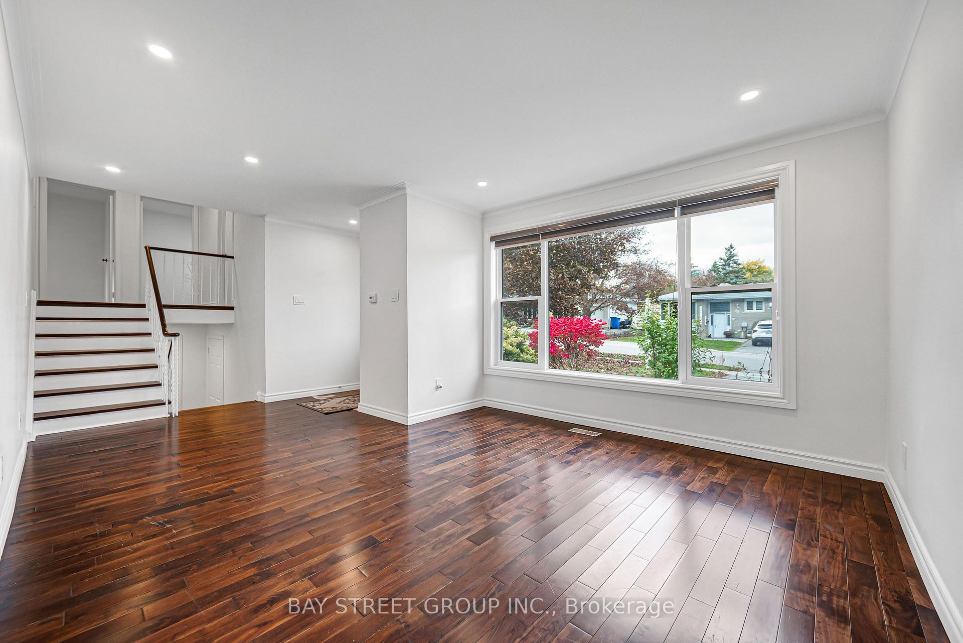 Photo 7 of 35 Kemano Road, Aurora, Aurora Heights — HOMEH