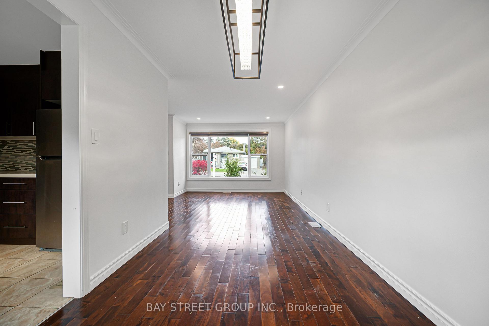 Photo 8 of 35 Kemano Road, Aurora, Aurora Heights — HOMEH