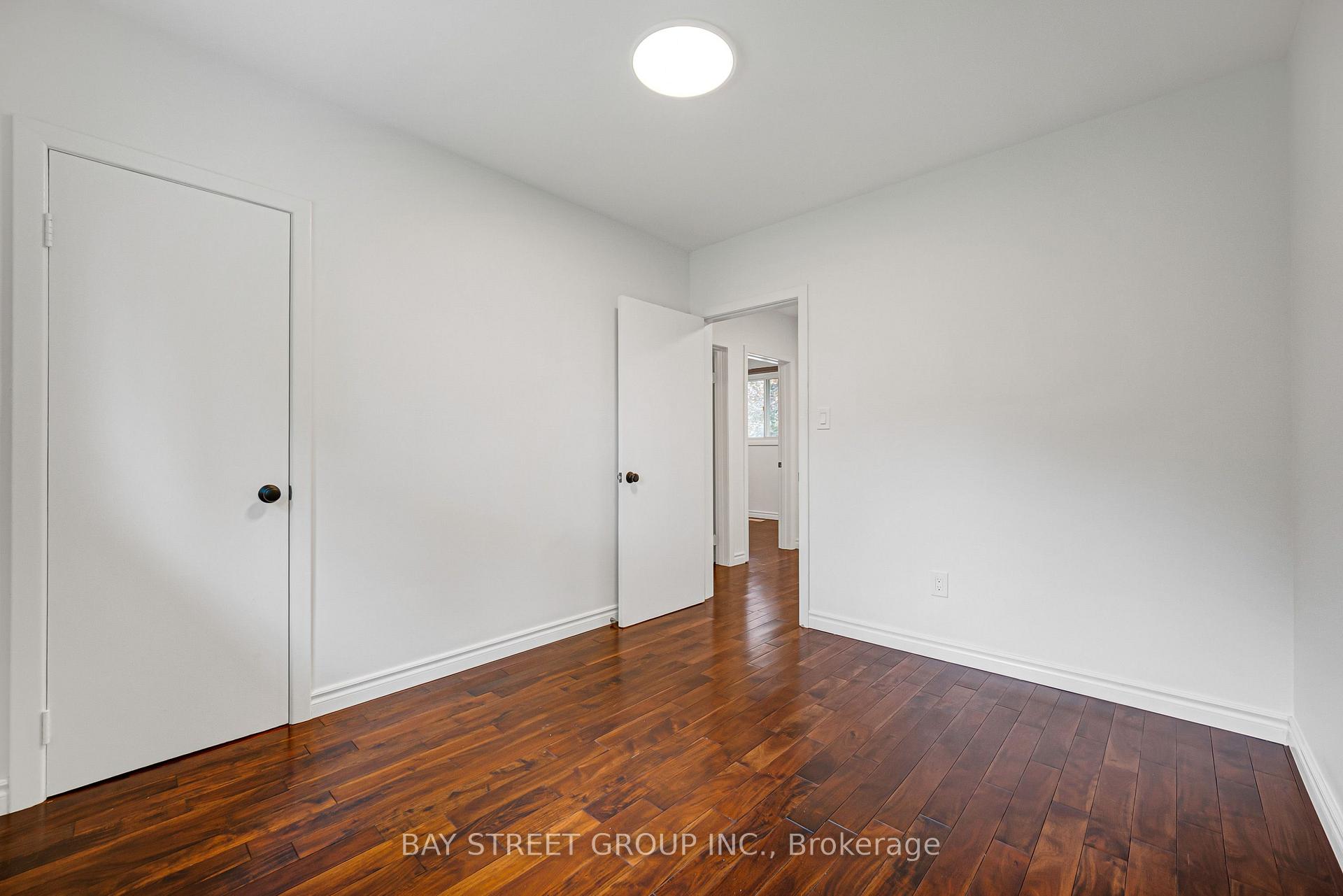 Photo 16 of 35 Kemano Road, Aurora, Aurora Heights — HOMEH