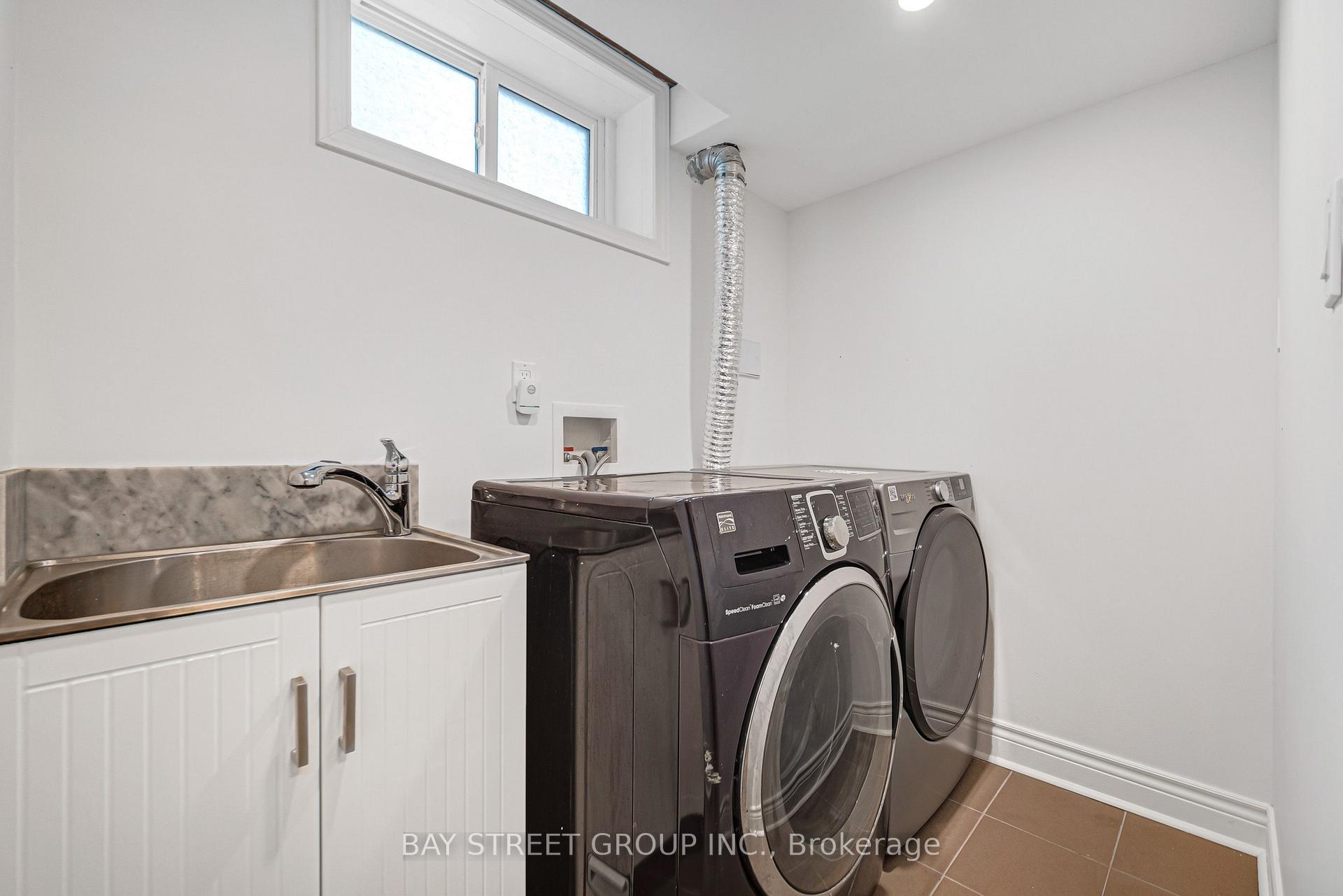 Photo 24 of 35 Kemano Road, Aurora, Aurora Heights — HOMEH