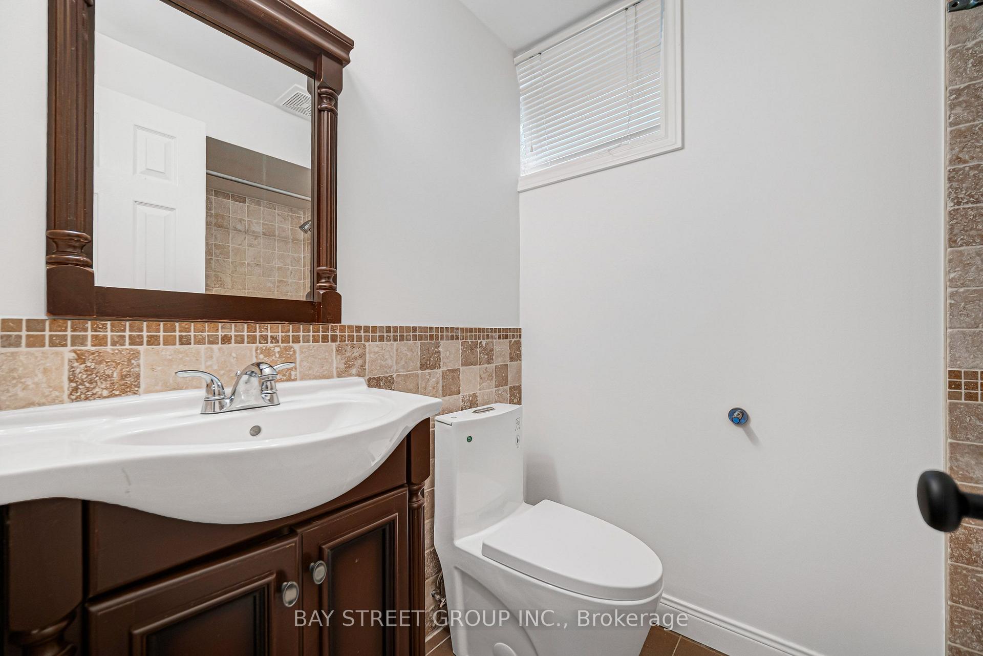 Photo 27 of 35 Kemano Road, Aurora, Aurora Heights — HOMEH