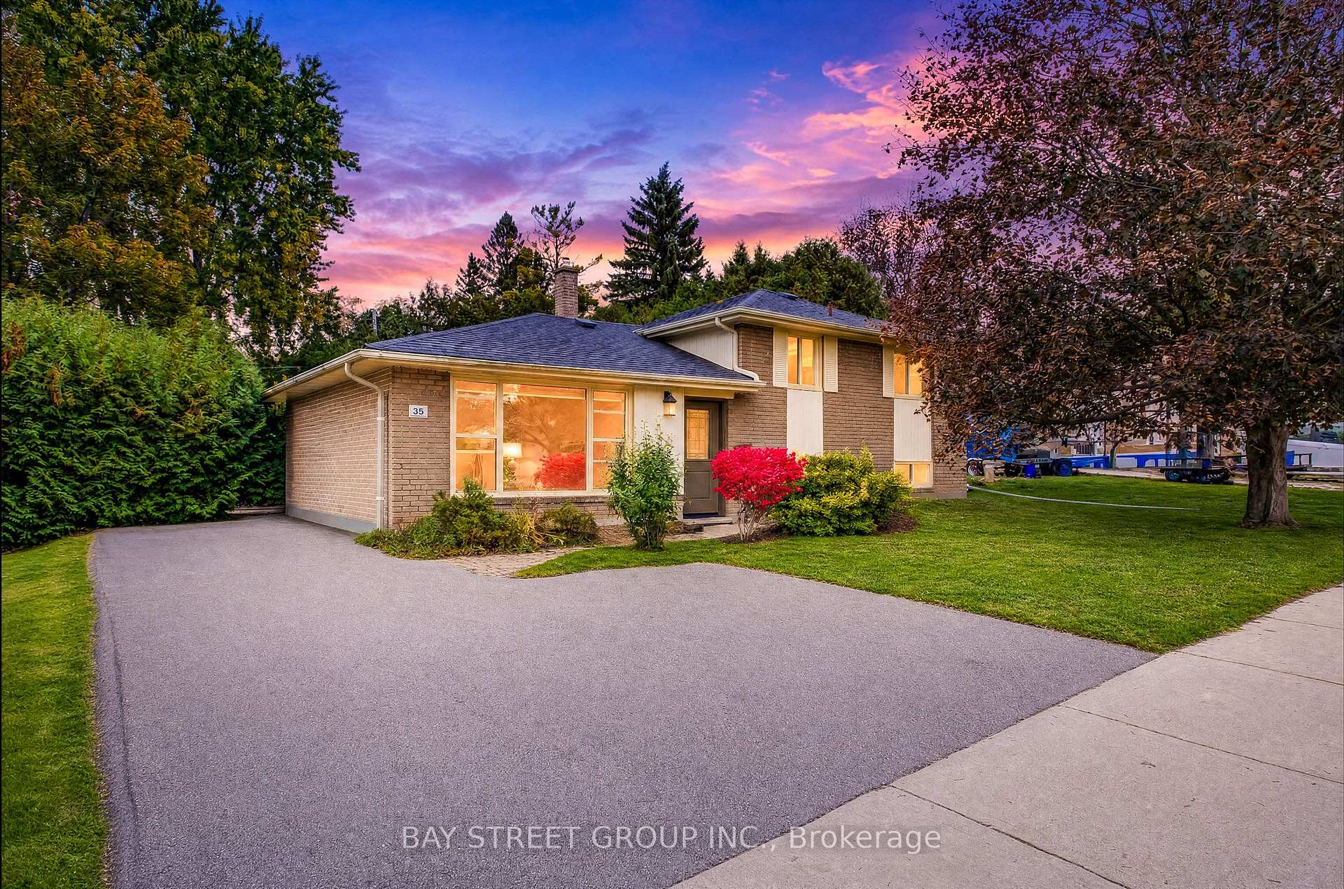 Photo 31 of 35 Kemano Road, Aurora, Aurora Heights — HOMEH