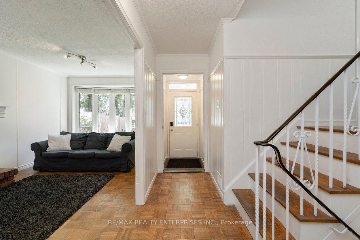 Photo 3 of 5081 Brady Avenue, Burlington, Appleby — HOMEH
