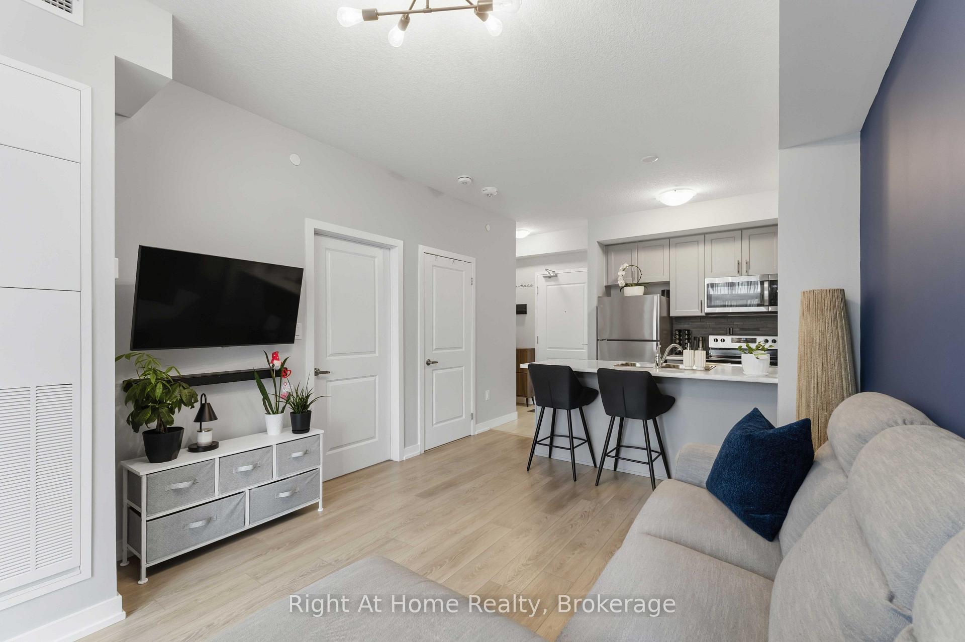 Photo 10 of Unit 321, 460 Dundas Street E, Hamilton, Waterdown — HOMEH