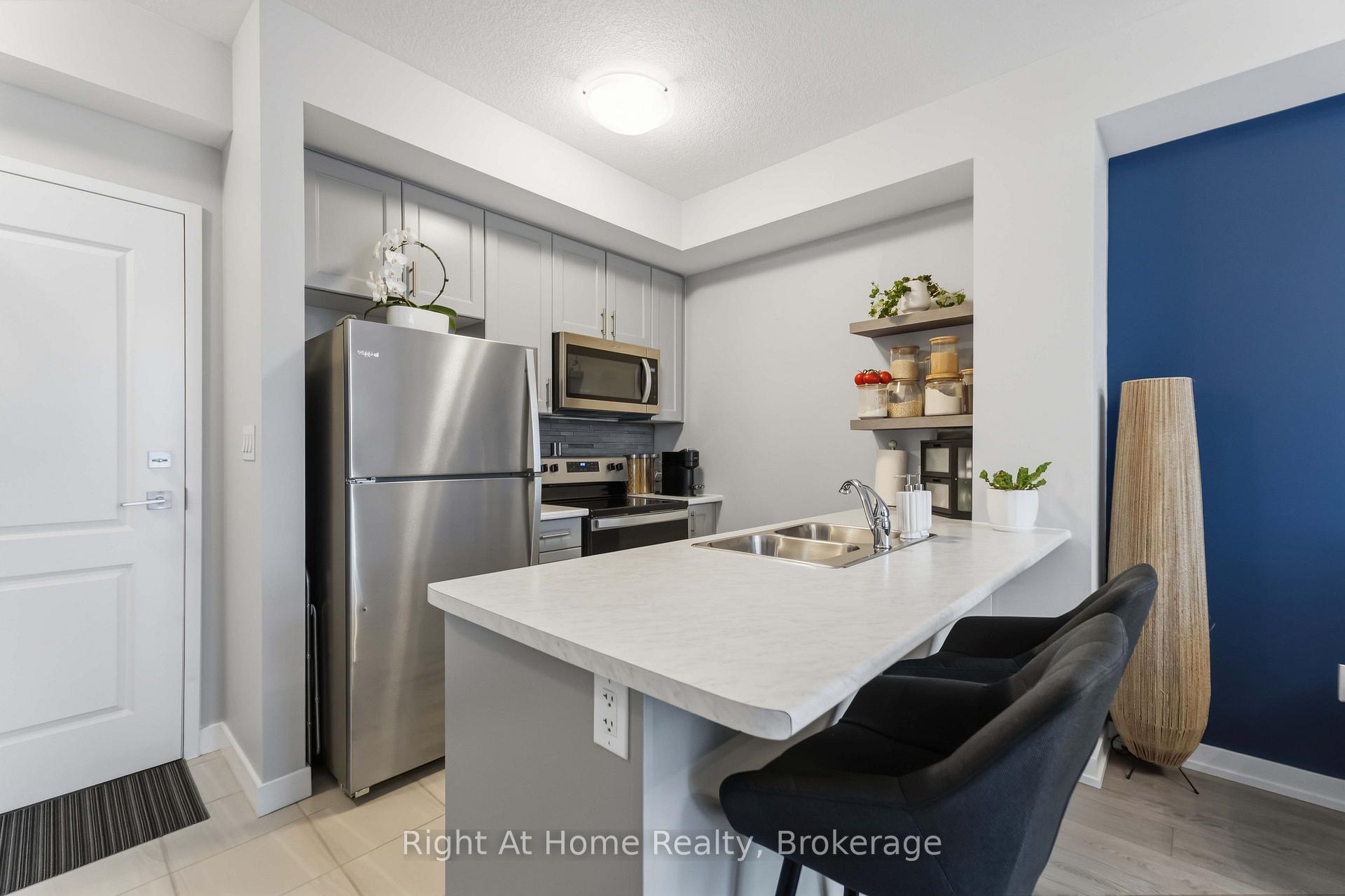 Photo 12 of Unit 321, 460 Dundas Street E, Hamilton, Waterdown — HOMEH