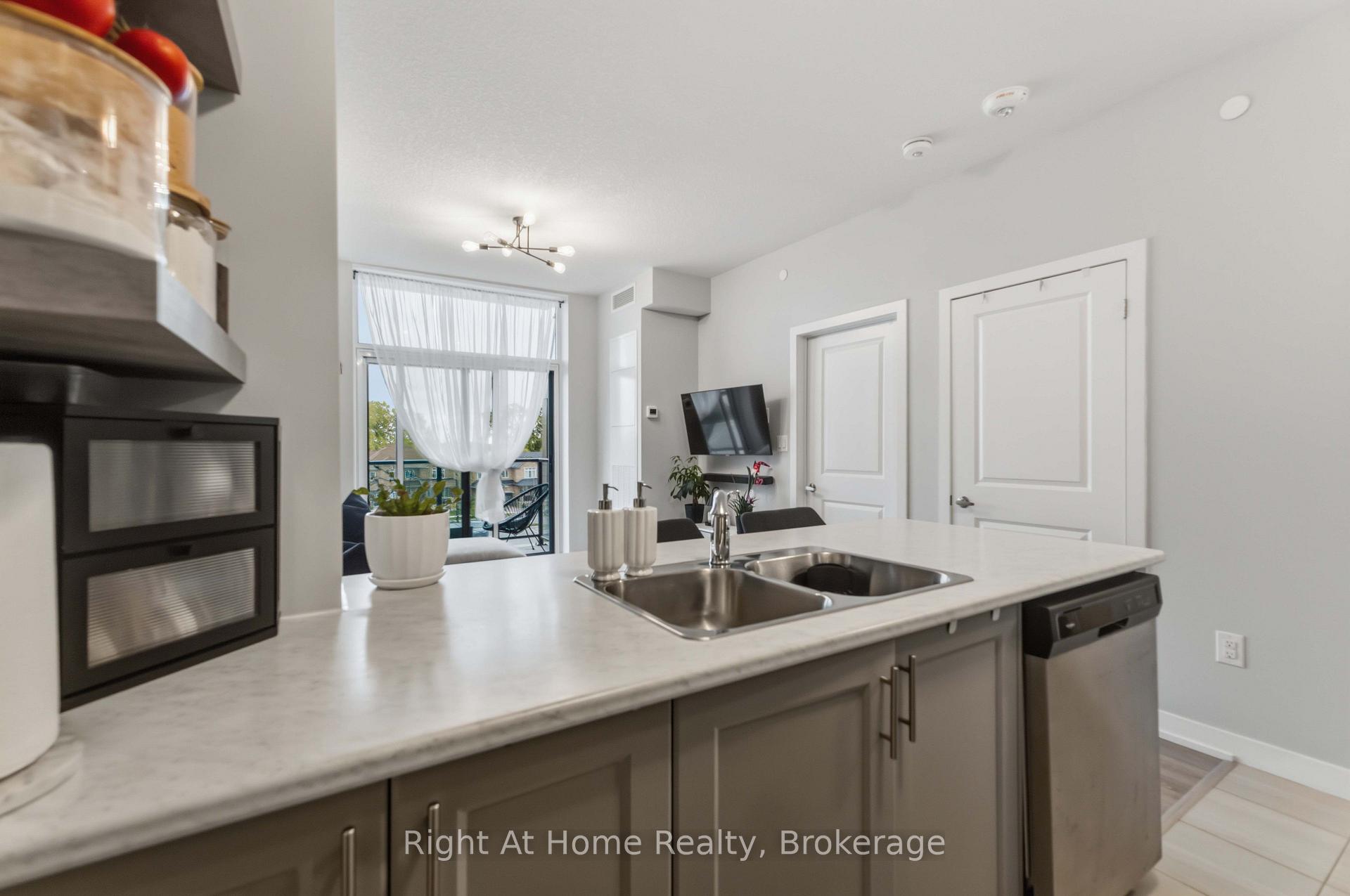 Photo 14 of Unit 321, 460 Dundas Street E, Hamilton, Waterdown — HOMEH