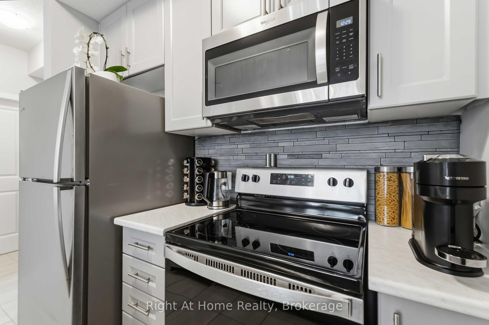 Photo 15 of Unit 321, 460 Dundas Street E, Hamilton, Waterdown — HOMEH