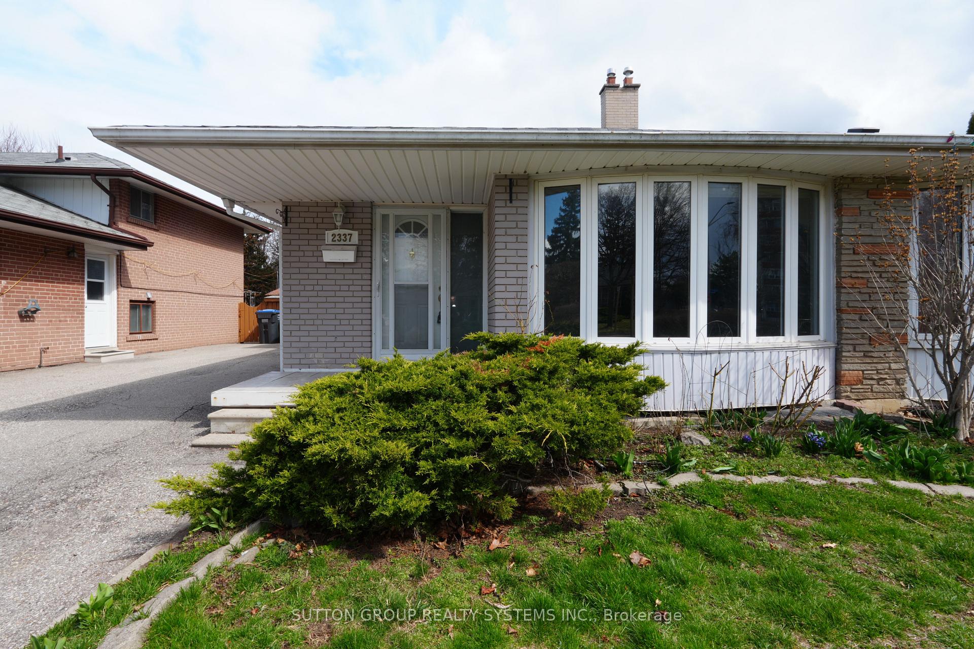 Photo of 2337 Padstow Crescent