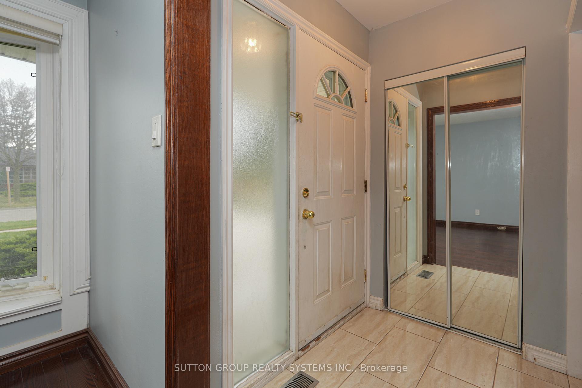 Photo 3 of 2337 Padstow Crescent, Mississauga, Clarkson — HOMEH