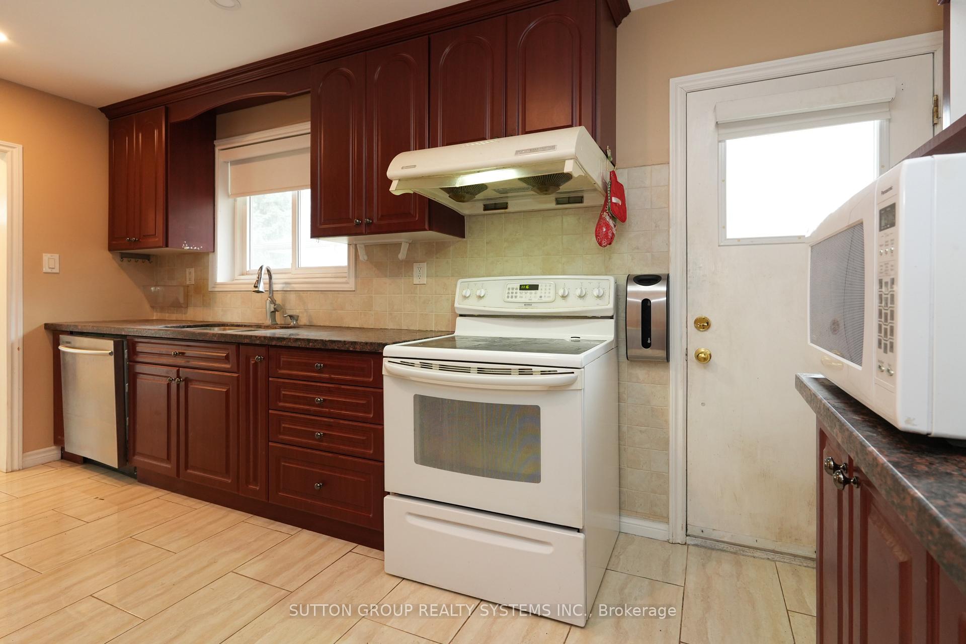 Photo 8 of 2337 Padstow Crescent, Mississauga, Clarkson — HOMEH