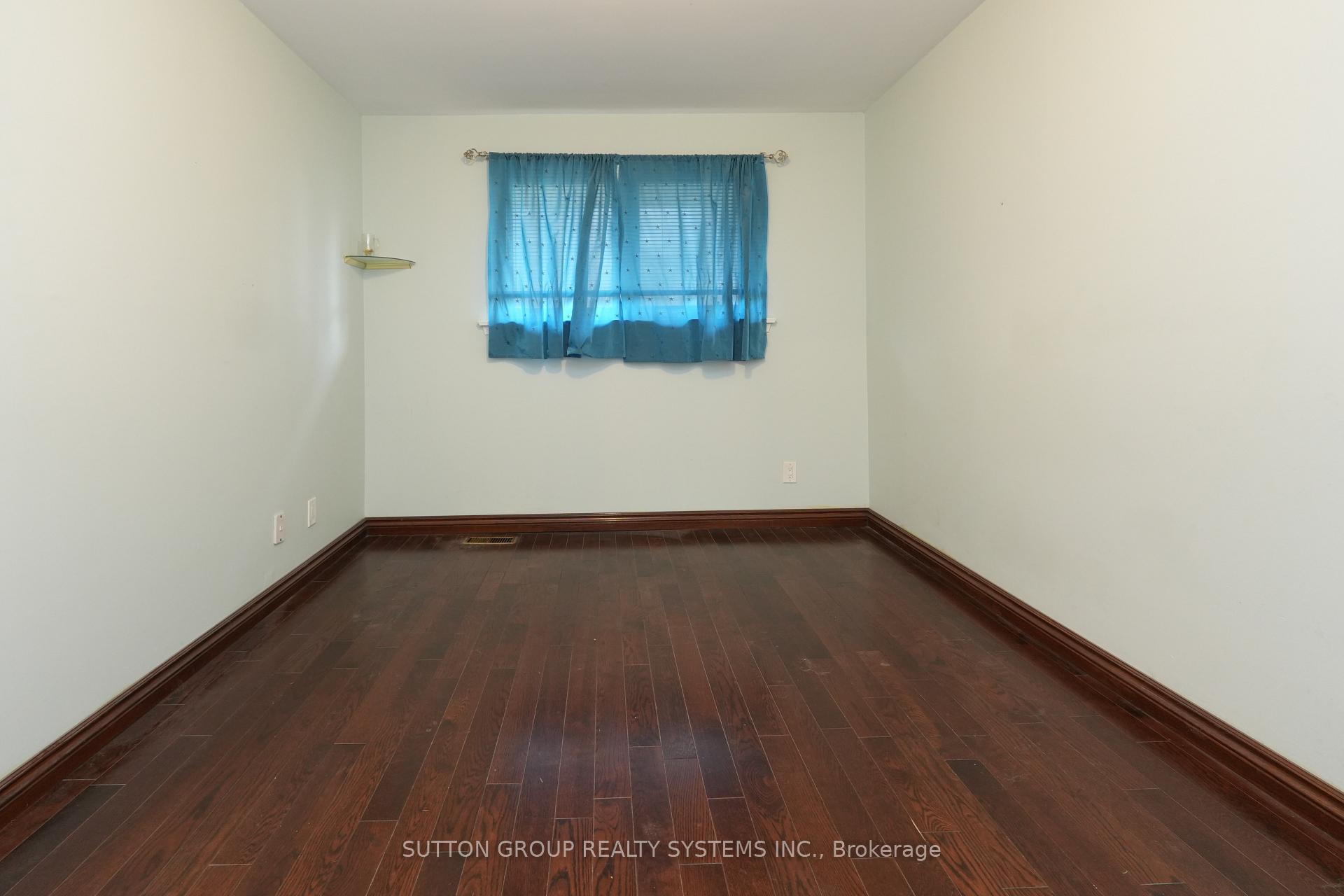 Photo 10 of 2337 Padstow Crescent, Mississauga, Clarkson — HOMEH