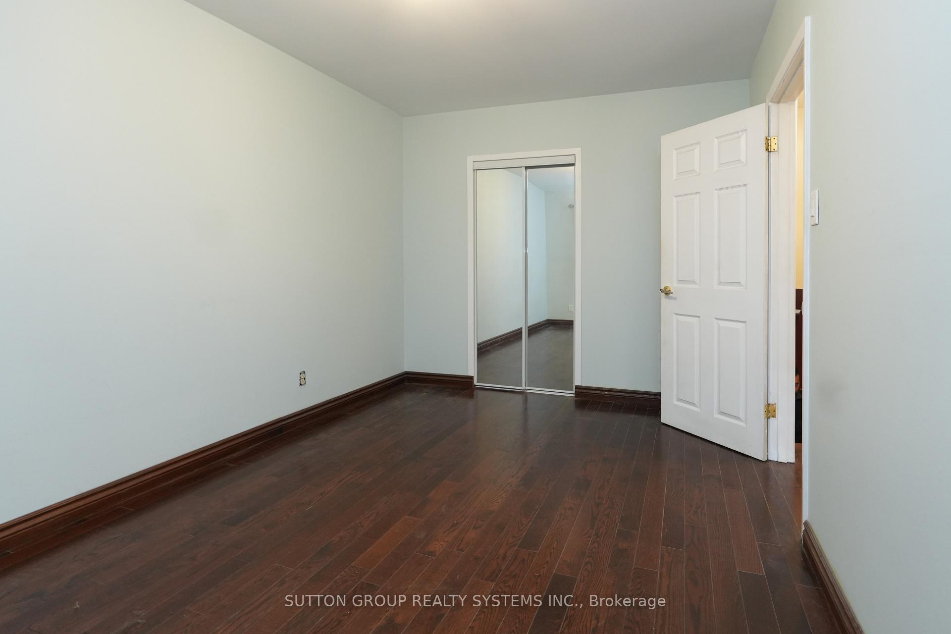 Photo 11 of 2337 Padstow Crescent, Mississauga, Clarkson — HOMEH