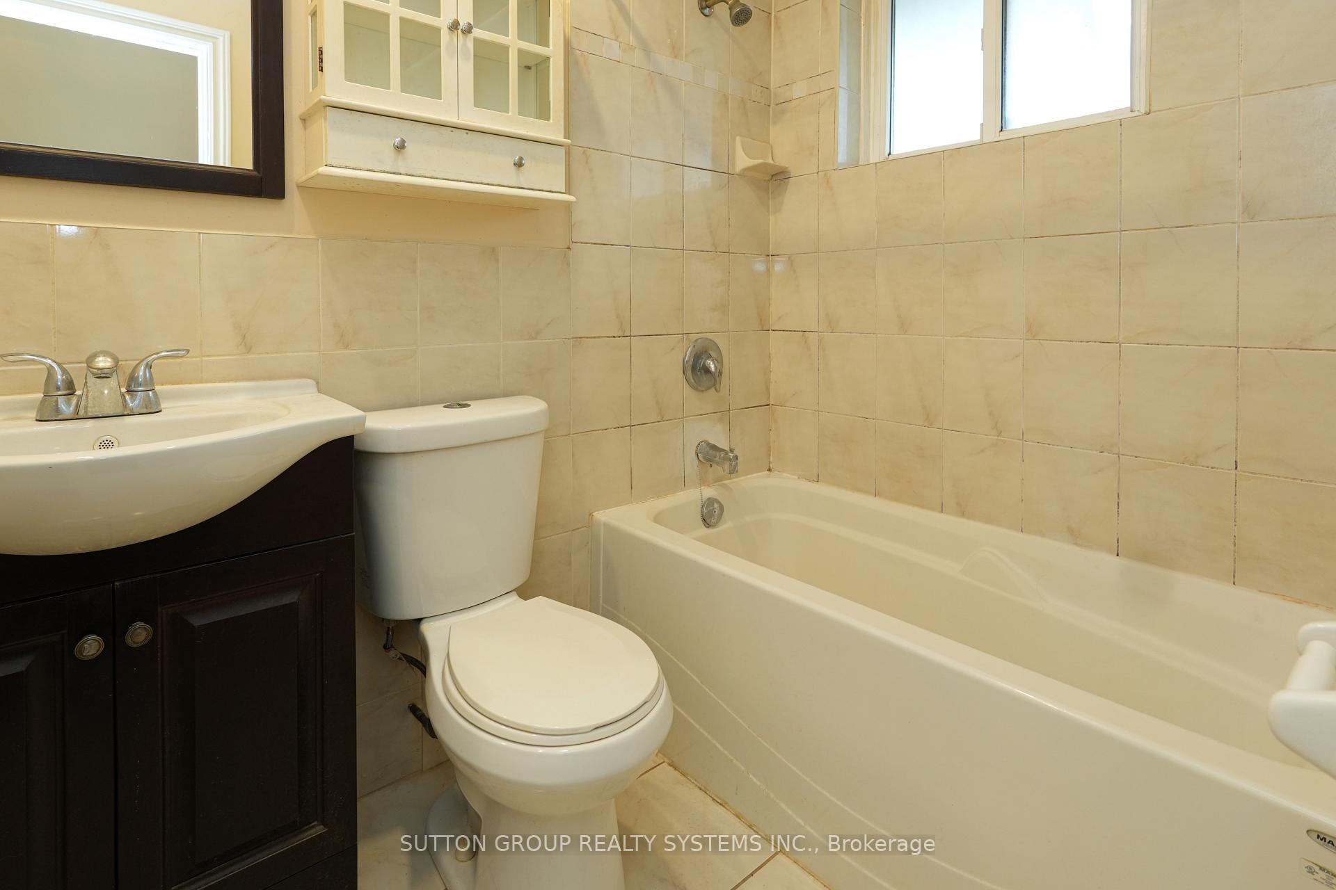 Photo 13 of 2337 Padstow Crescent, Mississauga, Clarkson — HOMEH
