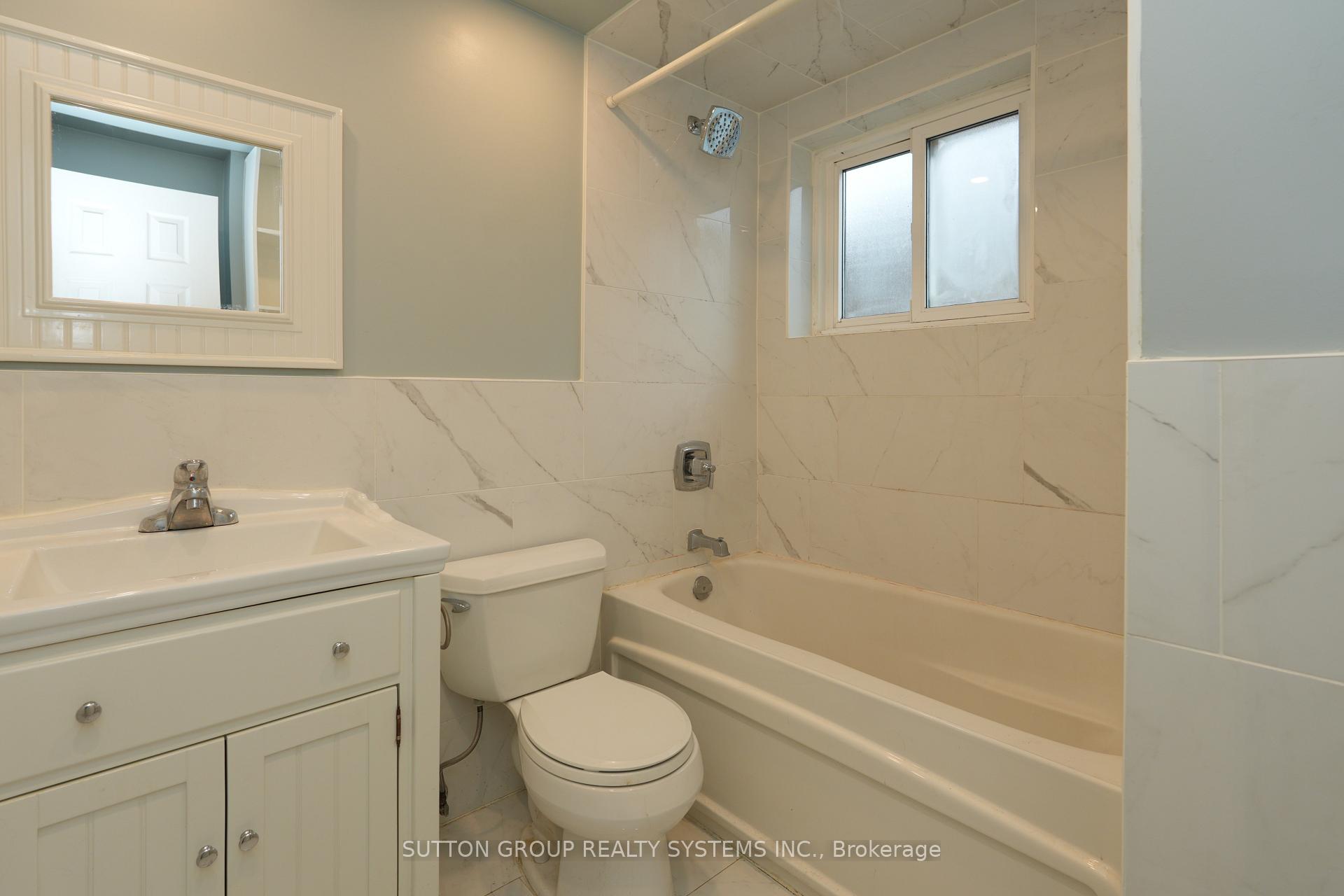 Photo 18 of 2337 Padstow Crescent, Mississauga, Clarkson — HOMEH