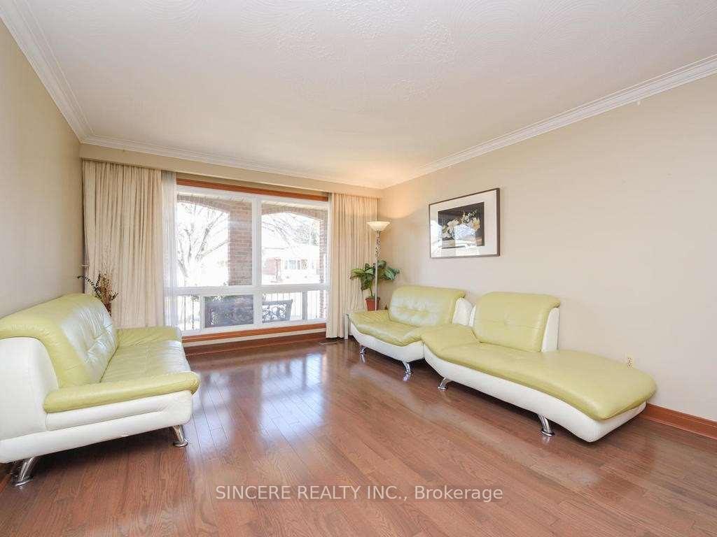 Photo 2 of 39 Kathrose Drive, North York, Pleasant View — HOMEH