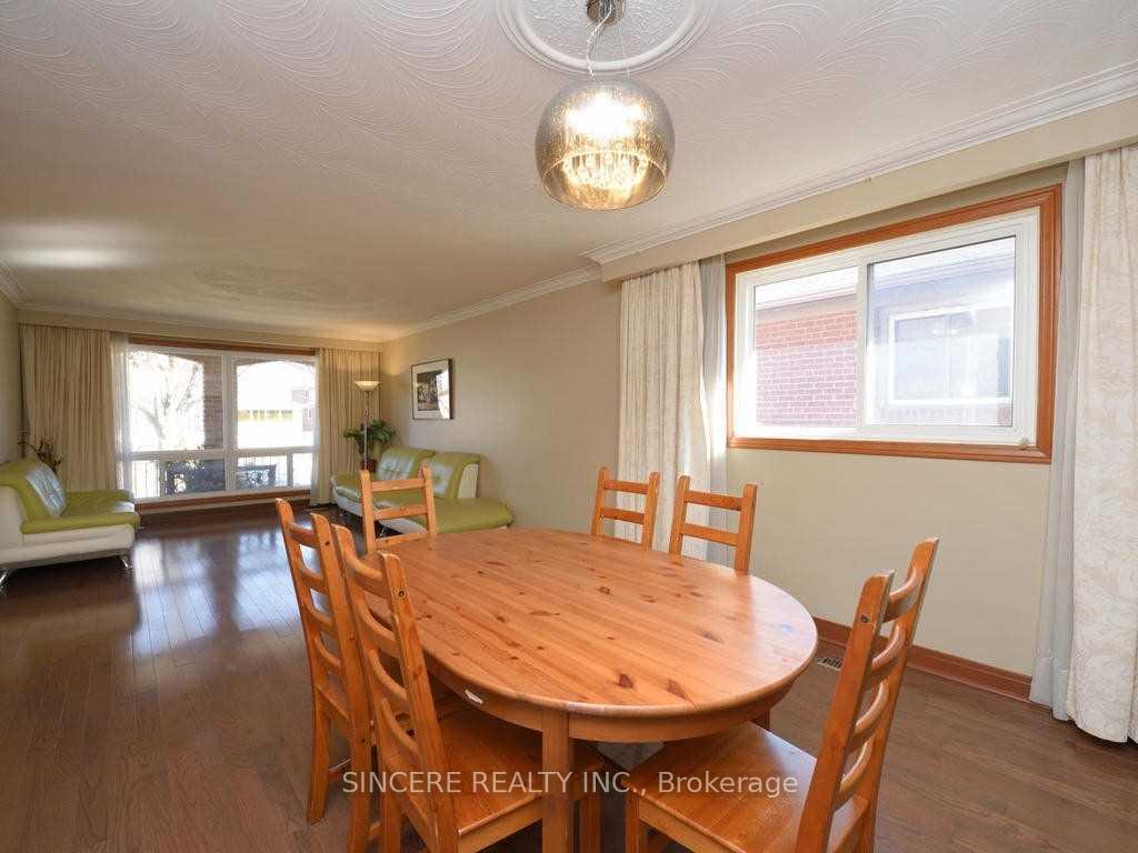 Photo 3 of 39 Kathrose Drive, North York, Pleasant View — HOMEH