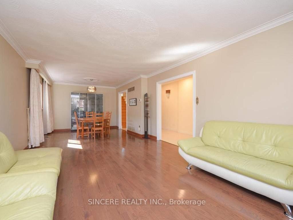 Photo 4 of 39 Kathrose Drive, North York, Pleasant View — HOMEH