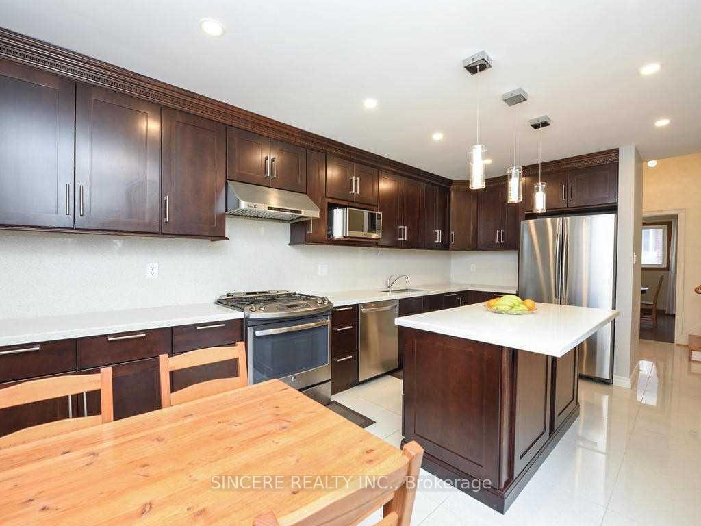 Photo 5 of 39 Kathrose Drive, North York, Pleasant View — HOMEH