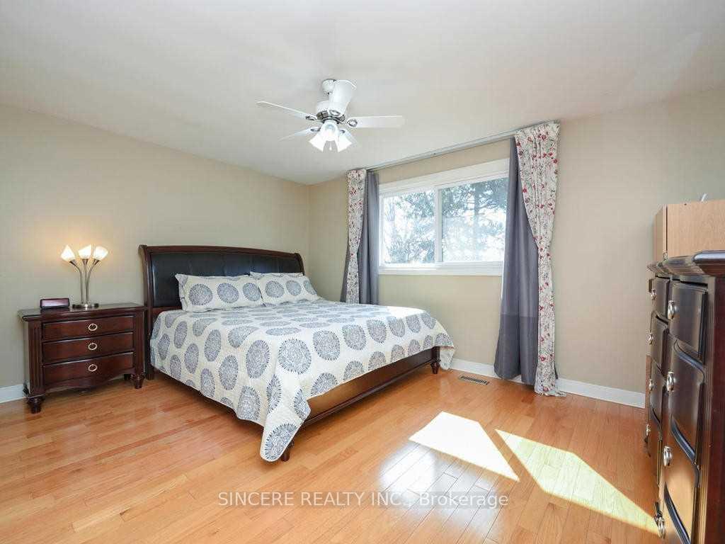Photo 10 of 39 Kathrose Drive, North York, Pleasant View — HOMEH
