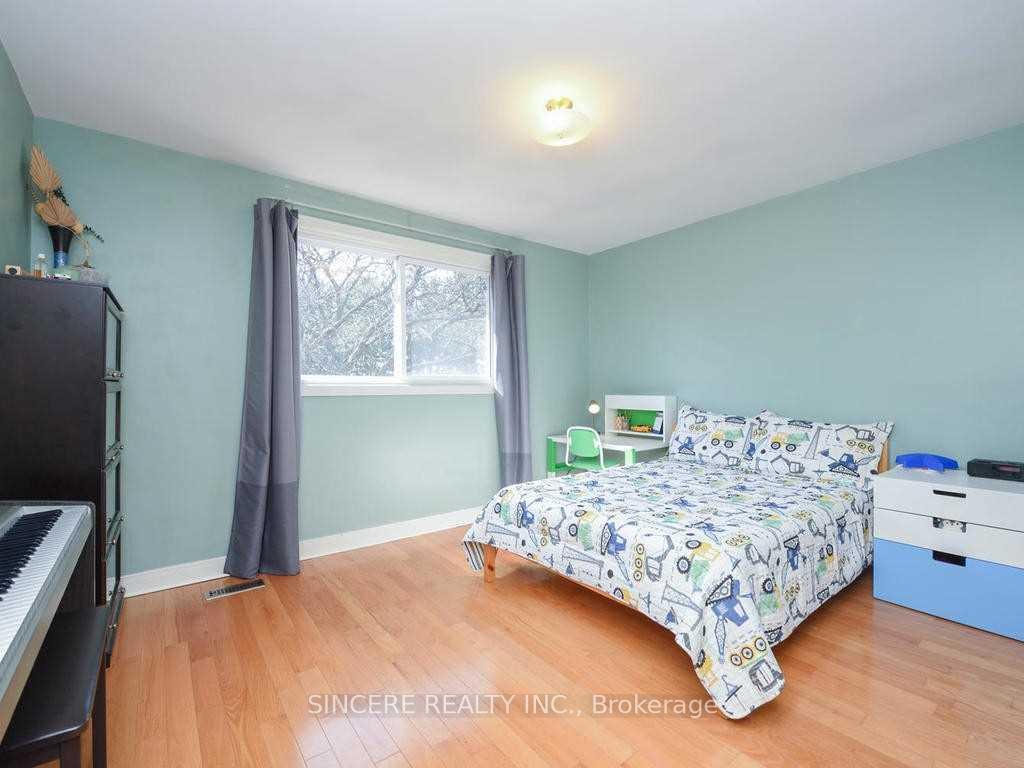 Photo 12 of 39 Kathrose Drive, North York, Pleasant View — HOMEH