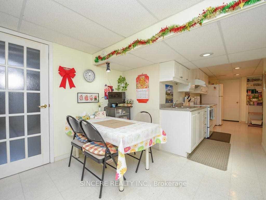 Photo 17 of 39 Kathrose Drive, North York, Pleasant View — HOMEH