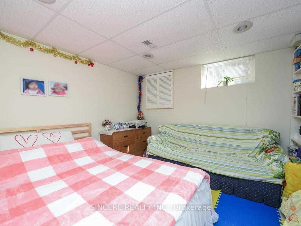 Photo 20 of 39 Kathrose Drive, North York, Pleasant View — HOMEH