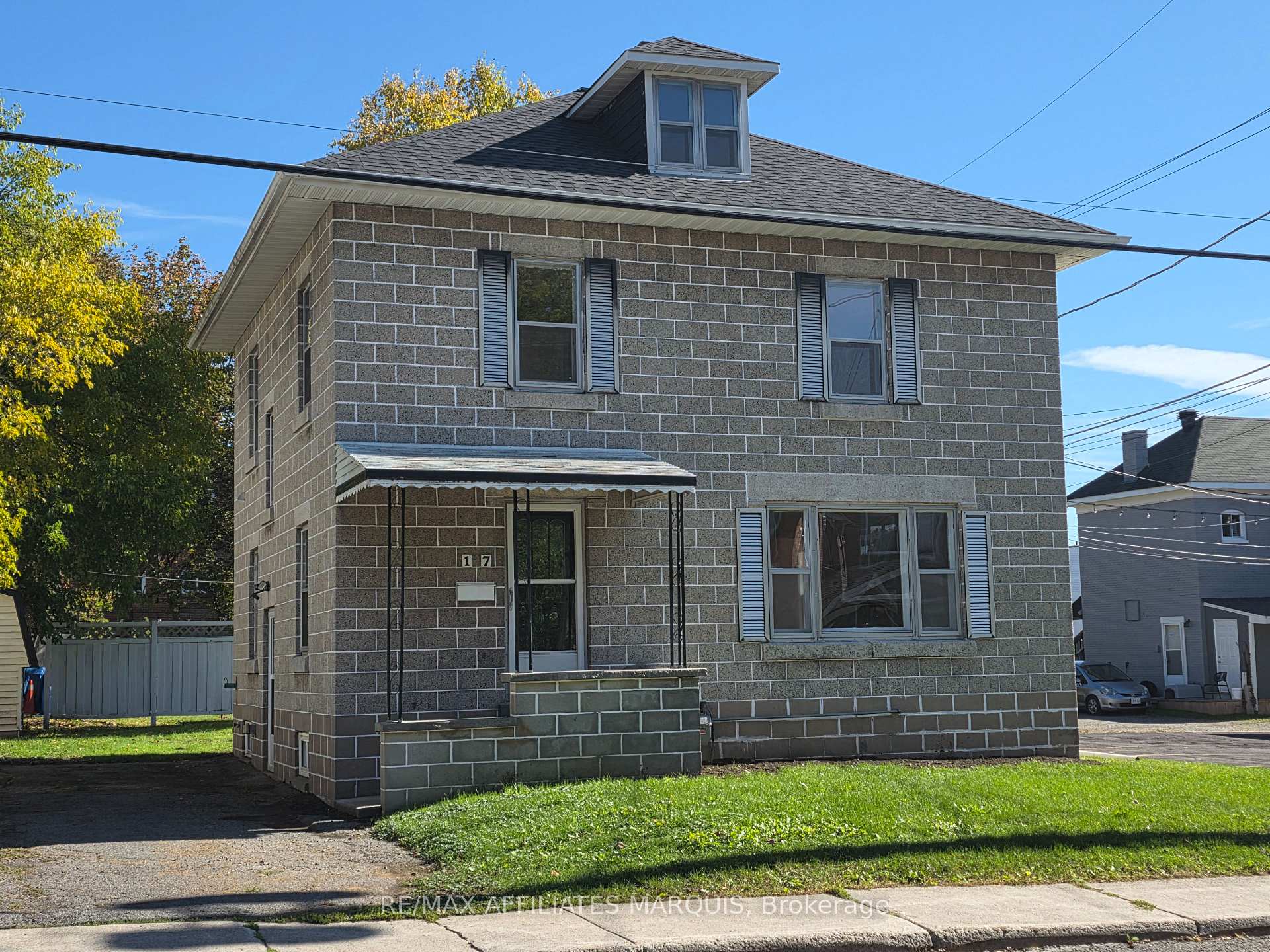 Photo of 17 Maple Avenue N