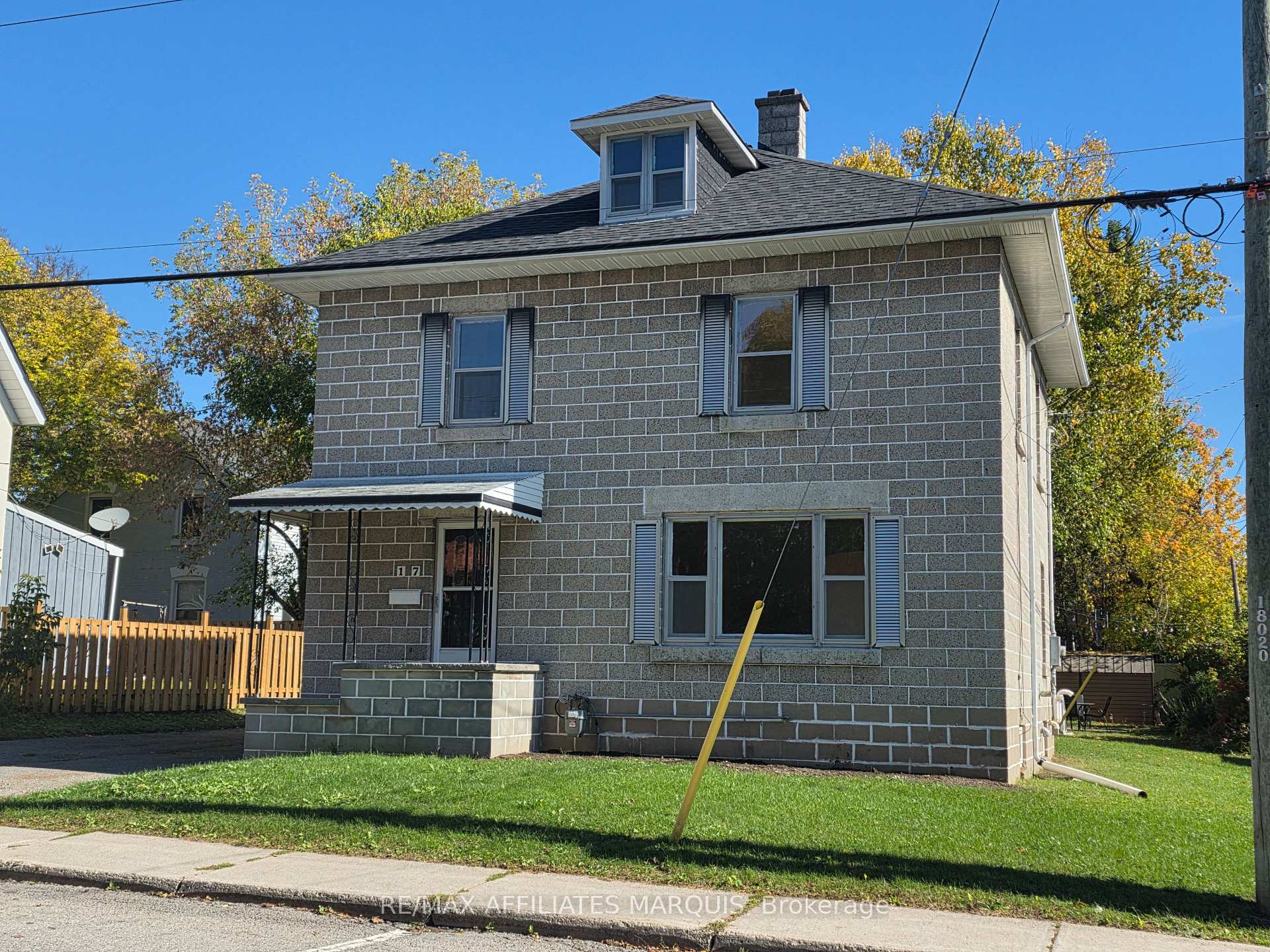 Photo 3 of 17 Maple Avenue N, Smiths Falls, Smiths Falls — HOMEH