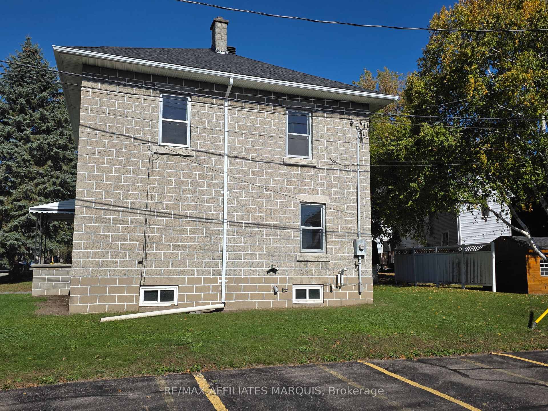 Photo 4 of 17 Maple Avenue N, Smiths Falls, Smiths Falls — HOMEH
