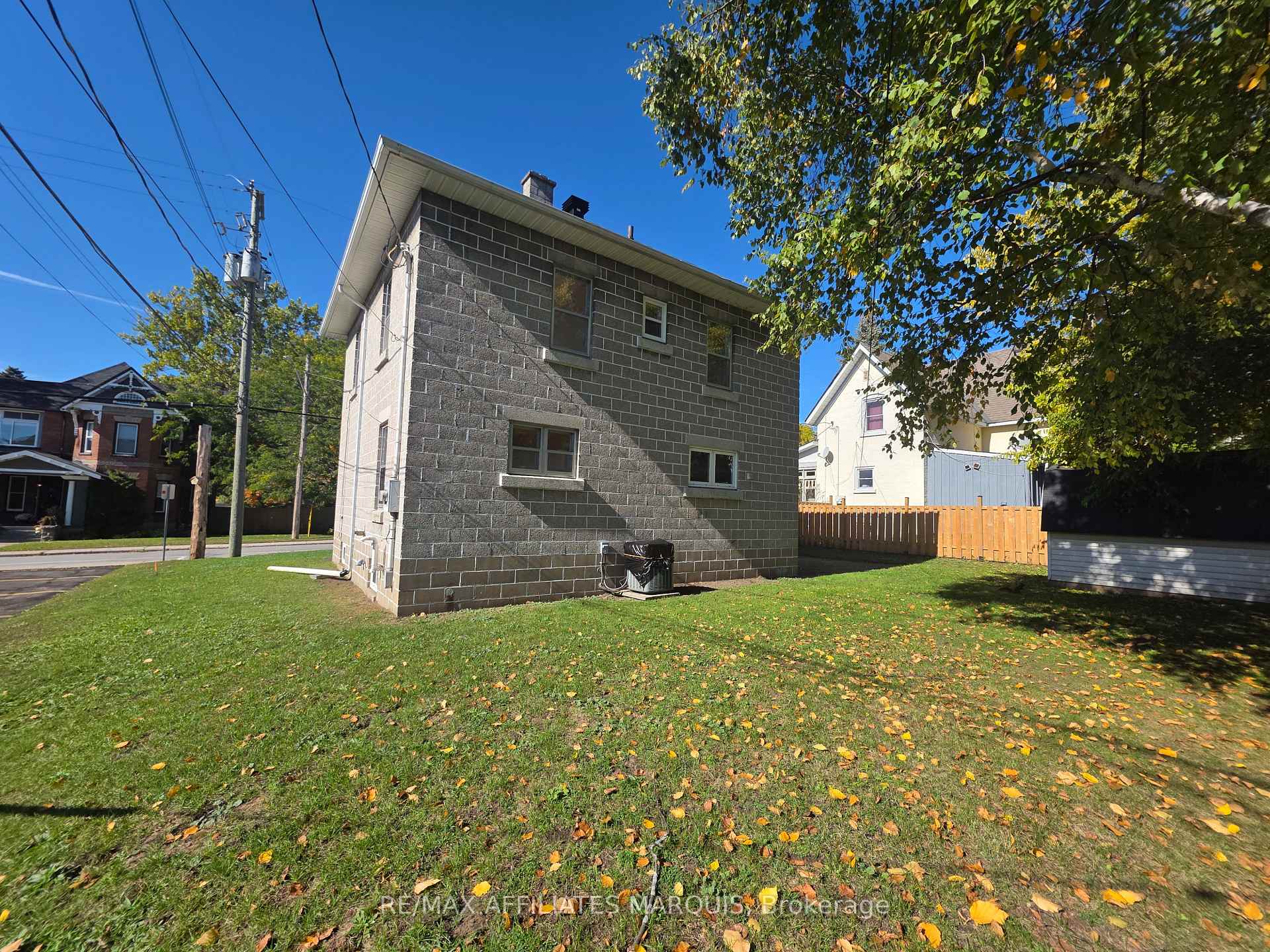 Photo 5 of 17 Maple Avenue N, Smiths Falls, Smiths Falls — HOMEH