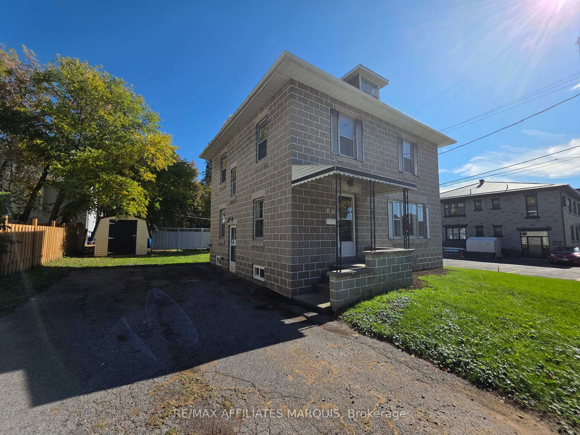 Photo 6 of 17 Maple Avenue N, Smiths Falls, Smiths Falls — HOMEH