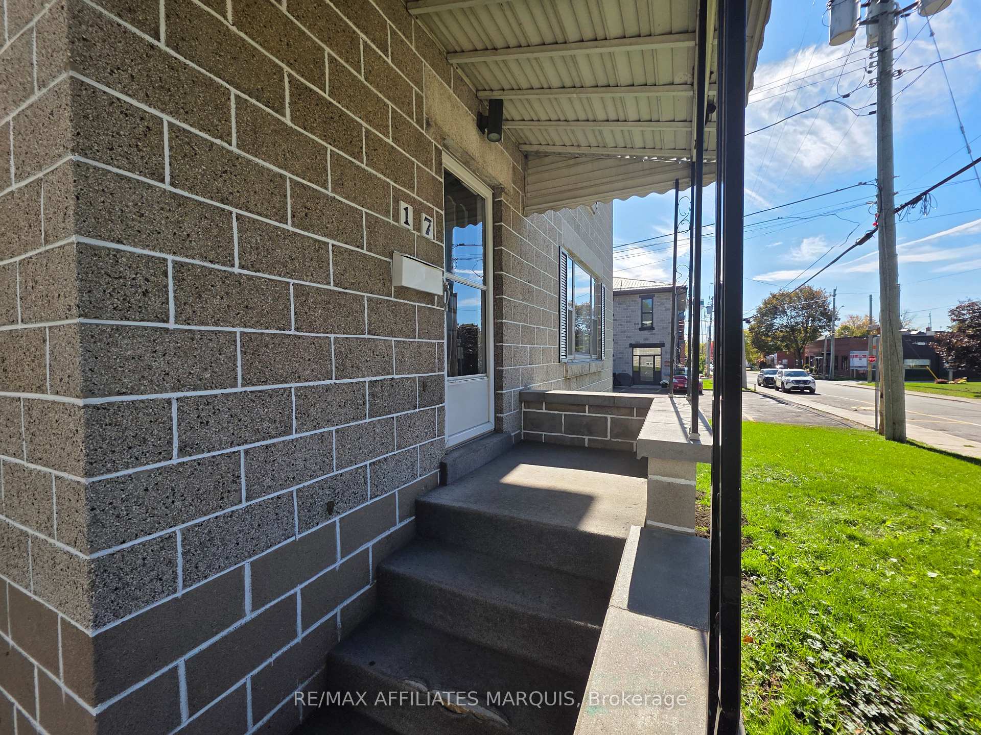 Photo 8 of 17 Maple Avenue N, Smiths Falls, Smiths Falls — HOMEH