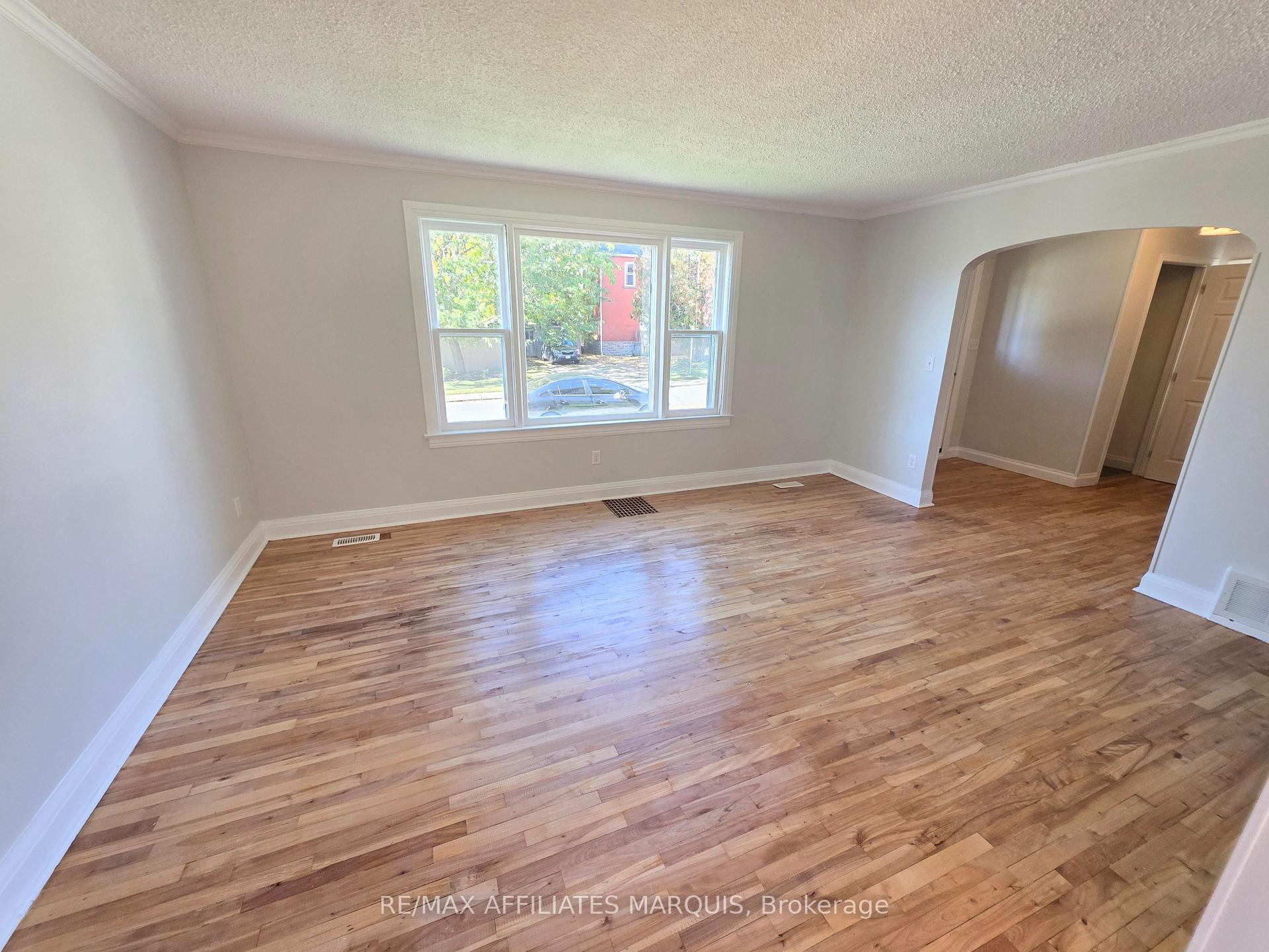 Photo 13 of 17 Maple Avenue N, Smiths Falls, Smiths Falls — HOMEH