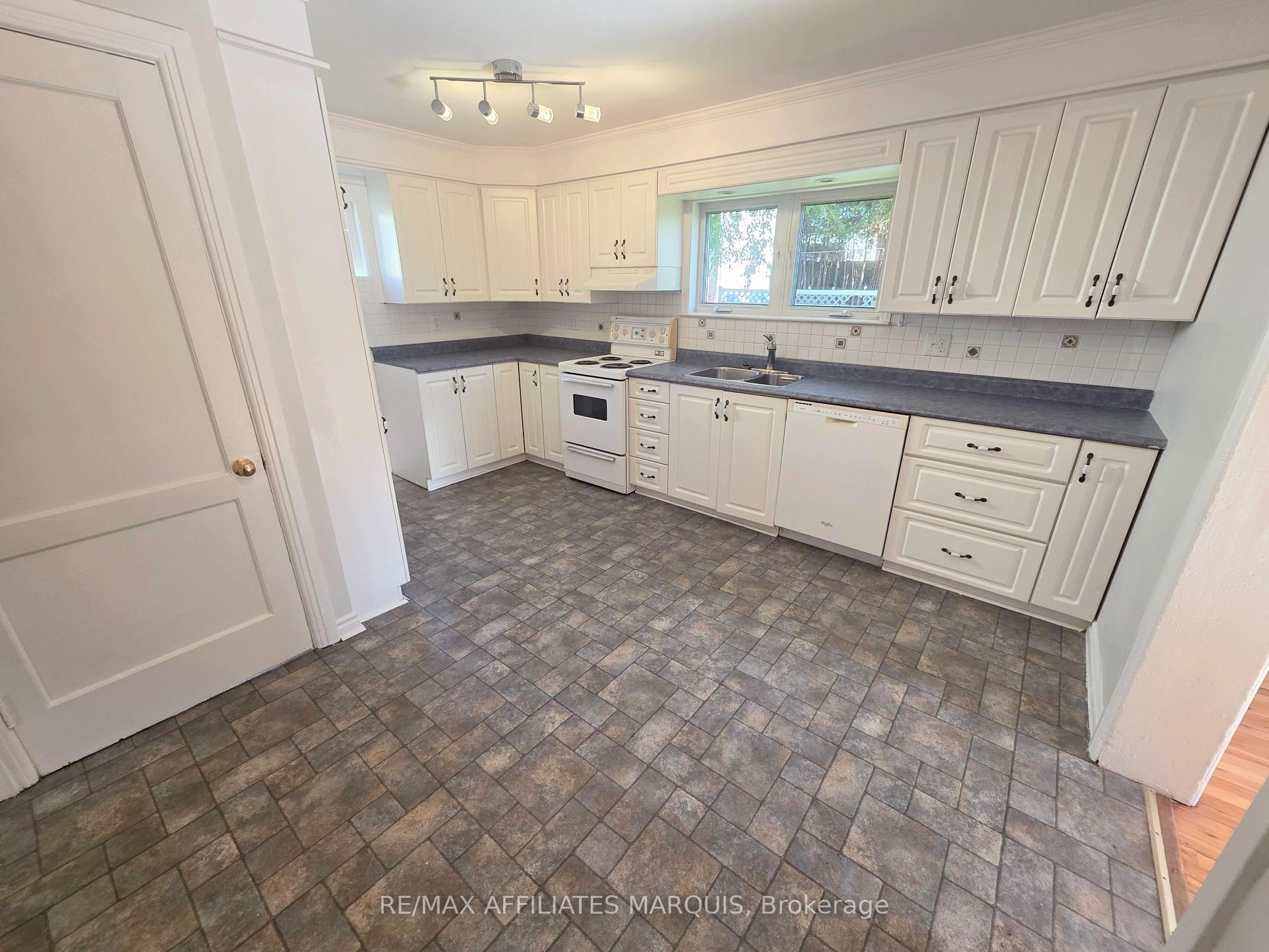 Photo 15 of 17 Maple Avenue N, Smiths Falls, Smiths Falls — HOMEH