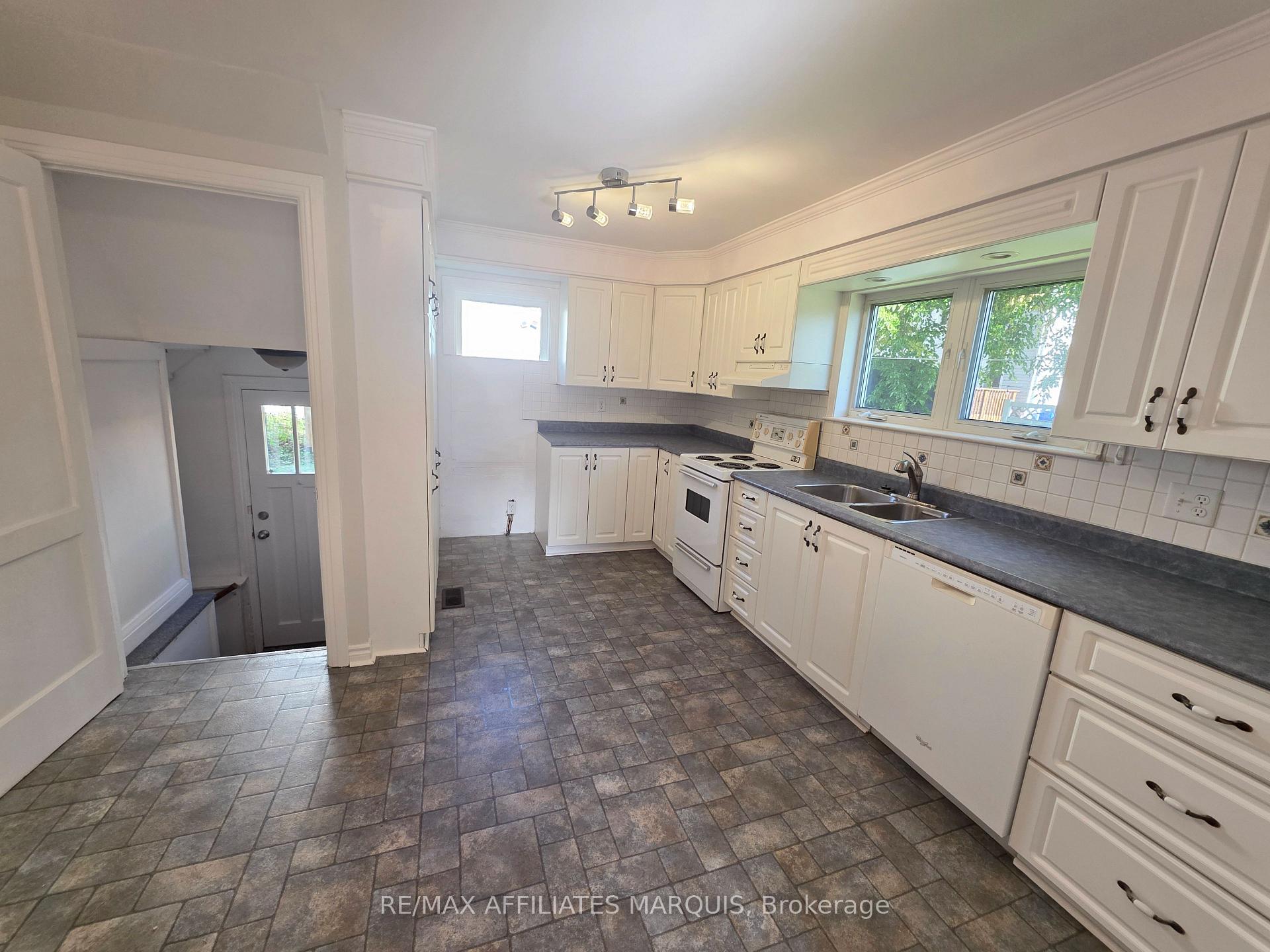 Photo 16 of 17 Maple Avenue N, Smiths Falls, Smiths Falls — HOMEH