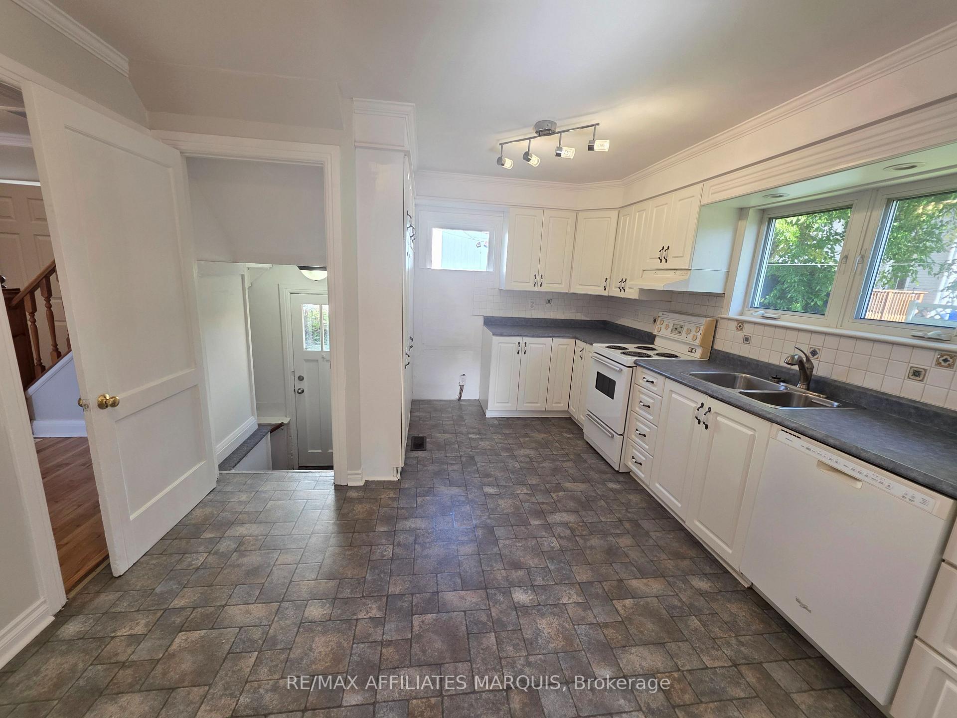Photo 17 of 17 Maple Avenue N, Smiths Falls, Smiths Falls — HOMEH