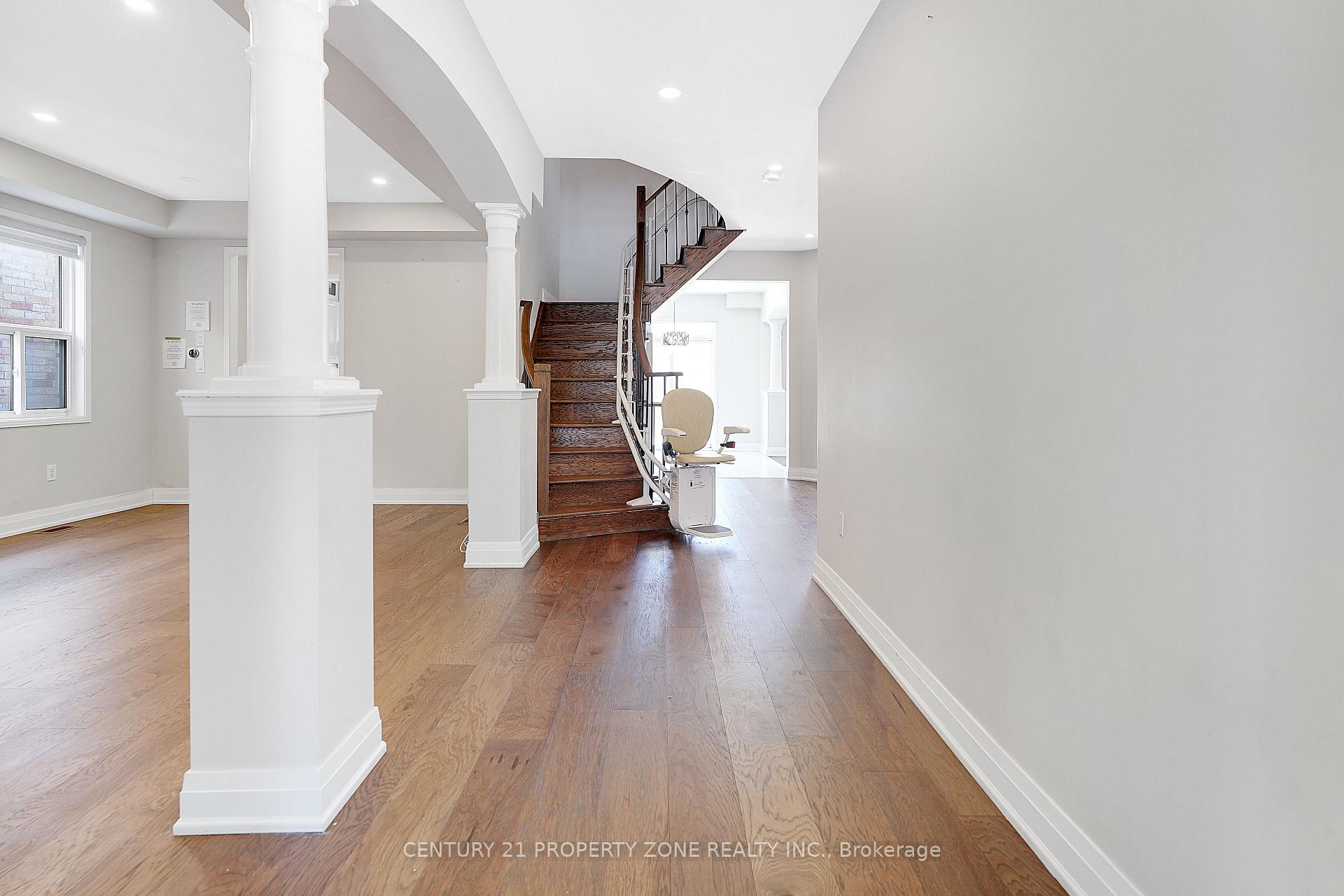 Photo 10 of 3 Freshspring Drive, Brampton, Sandringham-Wellington — HOMEH