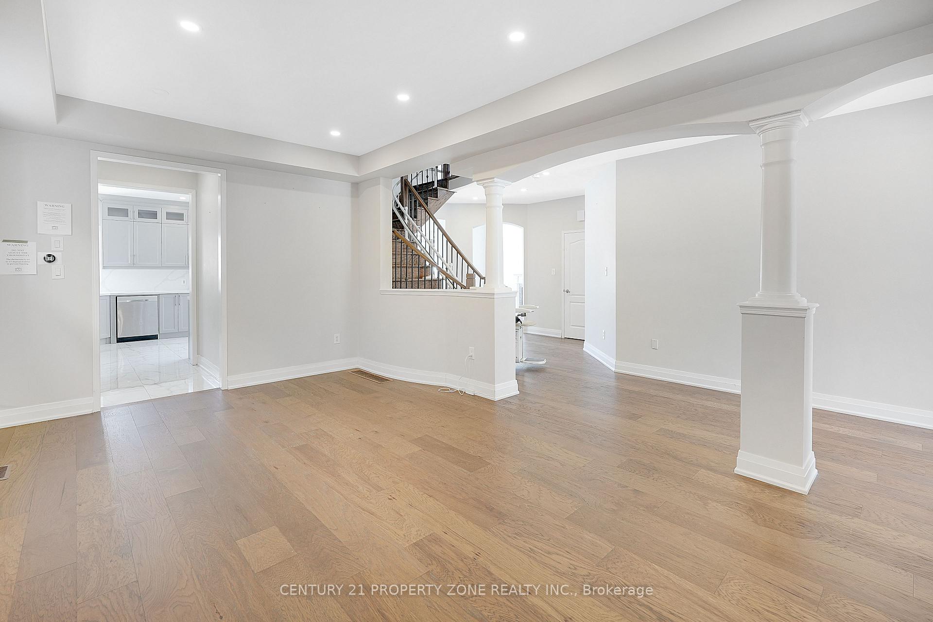 Photo 13 of 3 Freshspring Drive, Brampton, Sandringham-Wellington — HOMEH