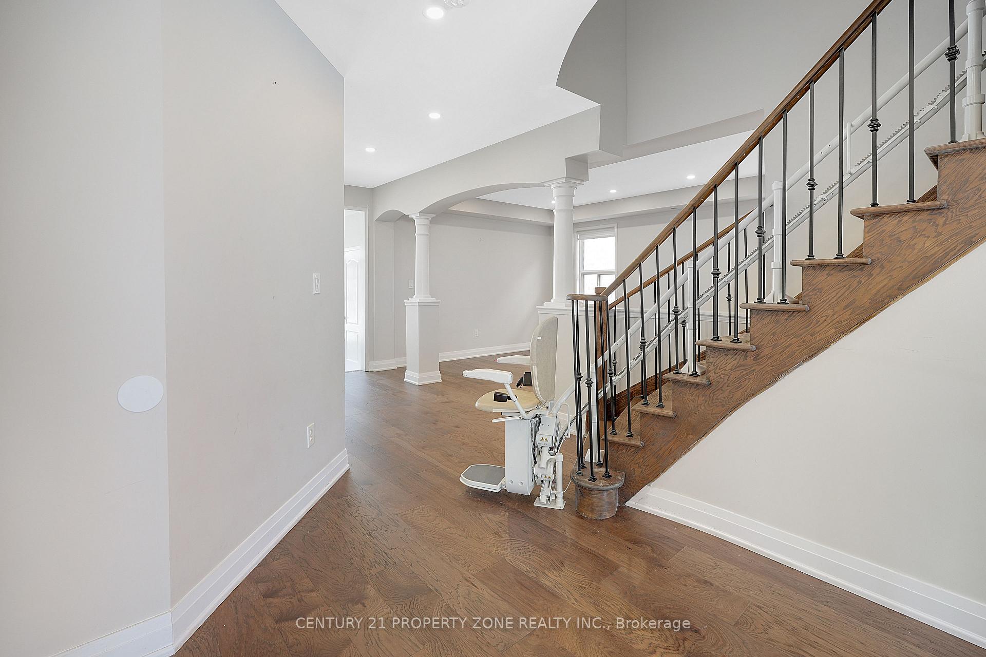 Photo 14 of 3 Freshspring Drive, Brampton, Sandringham-Wellington — HOMEH
