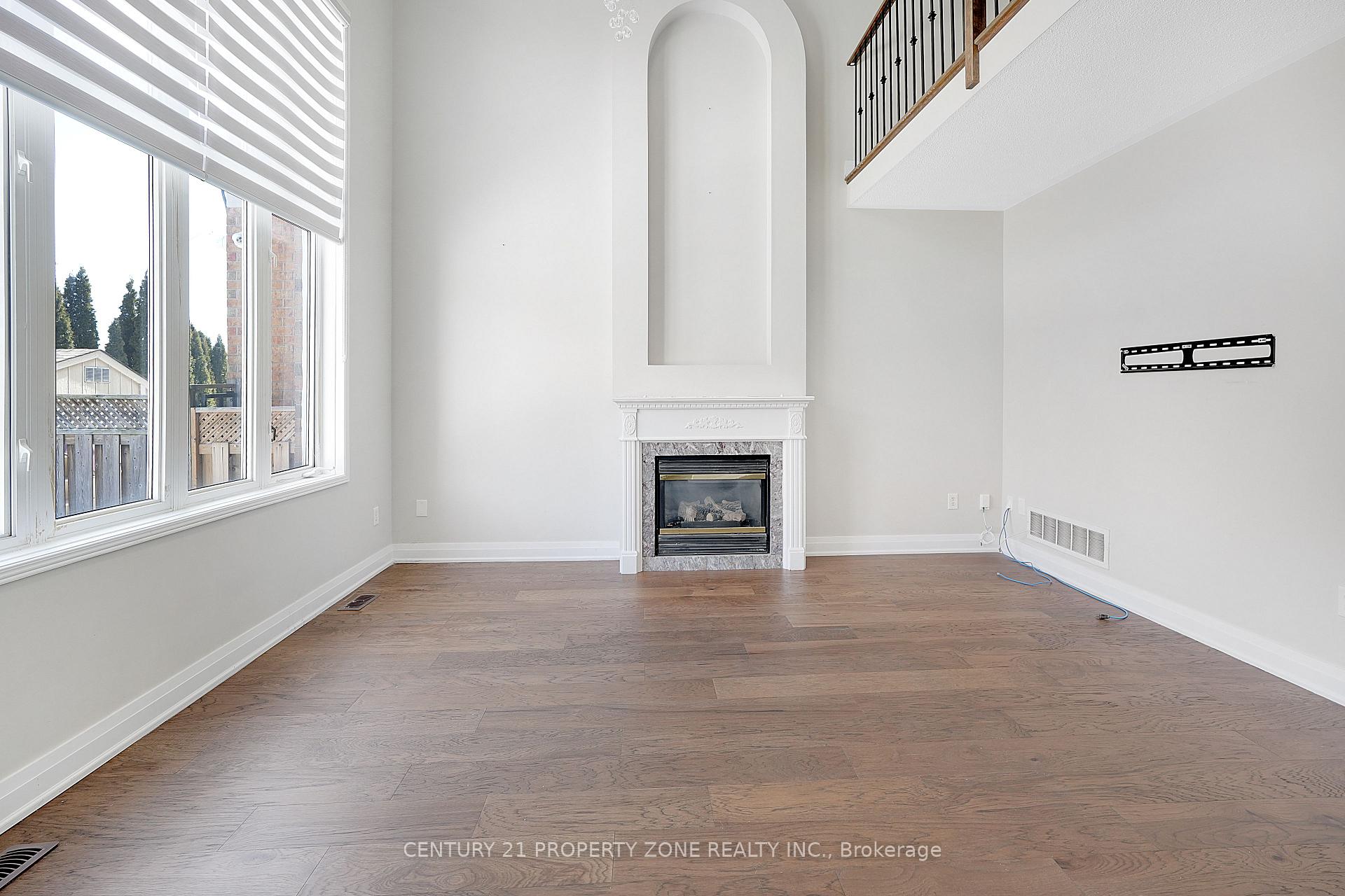 Photo 16 of 3 Freshspring Drive, Brampton, Sandringham-Wellington — HOMEH