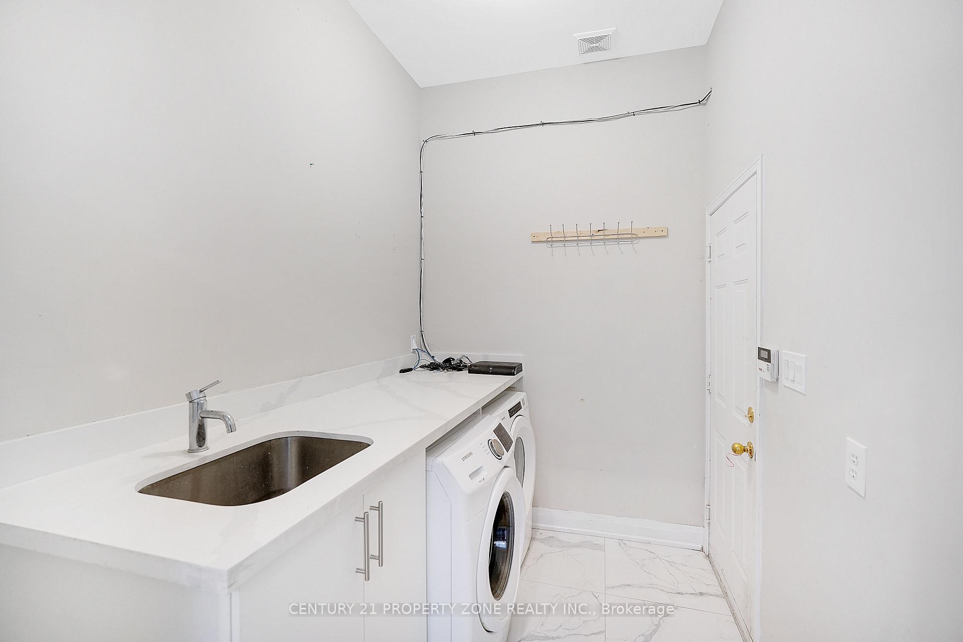 Photo 24 of 3 Freshspring Drive, Brampton, Sandringham-Wellington — HOMEH