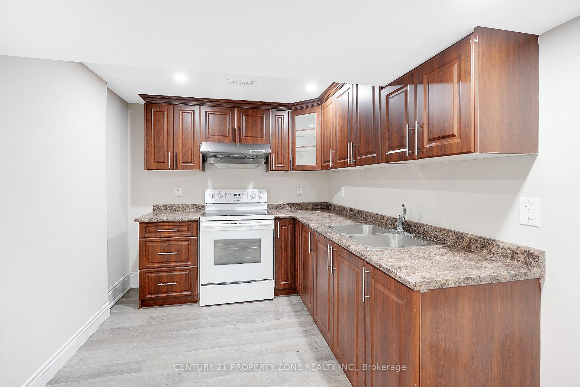 Photo 43 of 3 Freshspring Drive, Brampton, Sandringham-Wellington — HOMEH