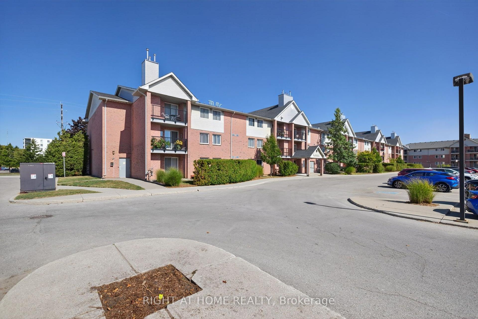 Photo 2 of Unit 62, 144 Conway Drive, London, South X — HOMEH