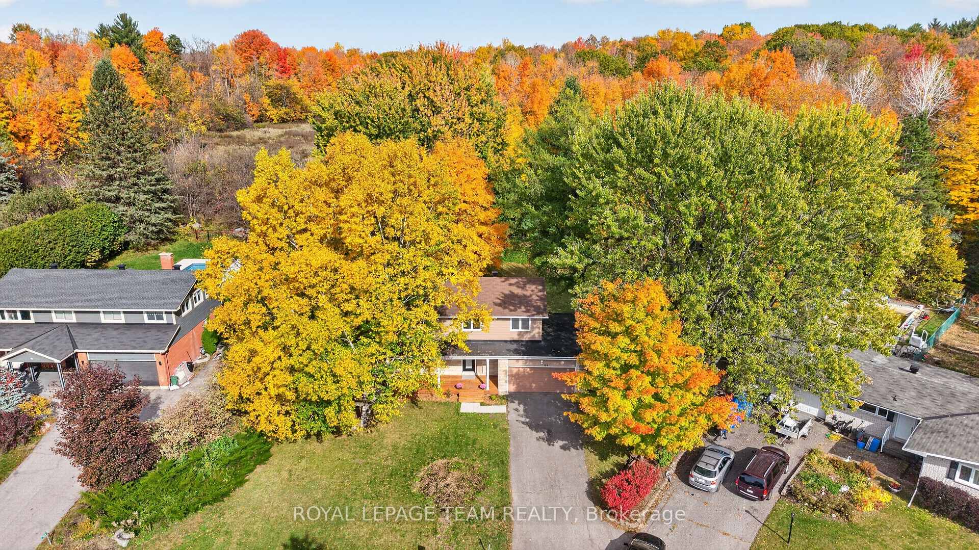 Photo 3 of 120 Glenncastle Drive, Ottawa, Carp — HOMEH