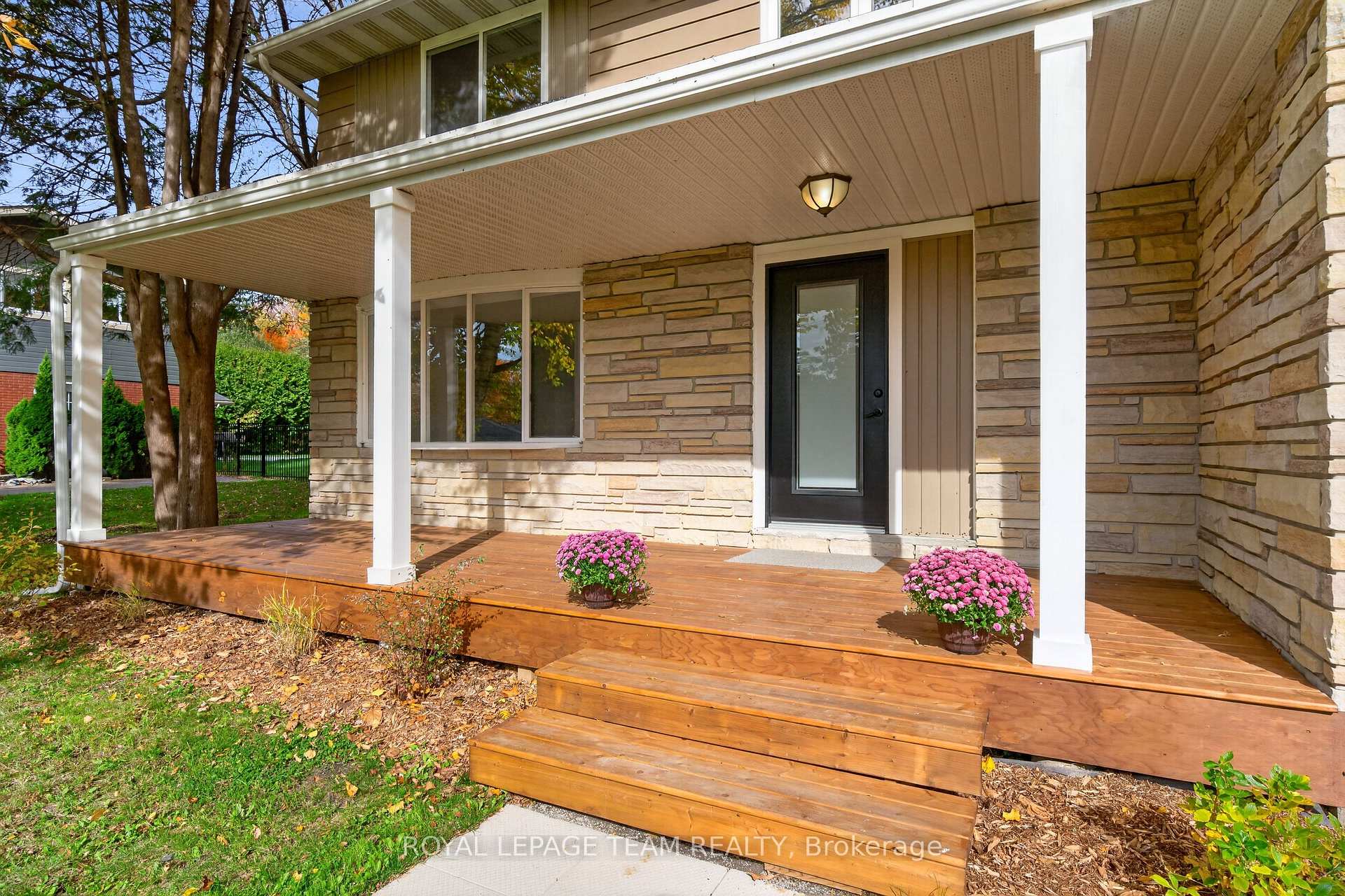 Photo 12 of 120 Glenncastle Drive, Ottawa, Carp — HOMEH