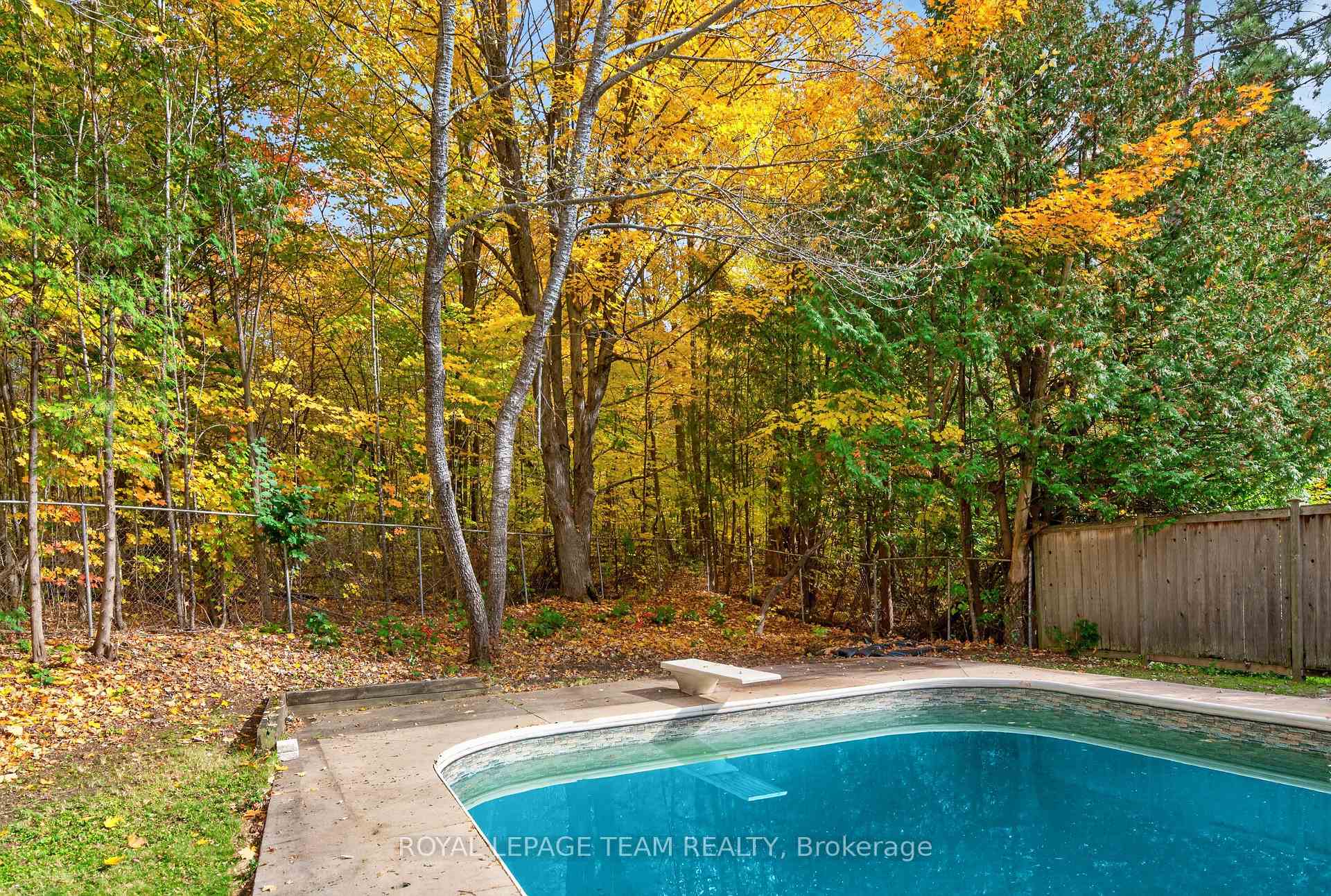 Photo 19 of 120 Glenncastle Drive, Ottawa, Carp — HOMEH