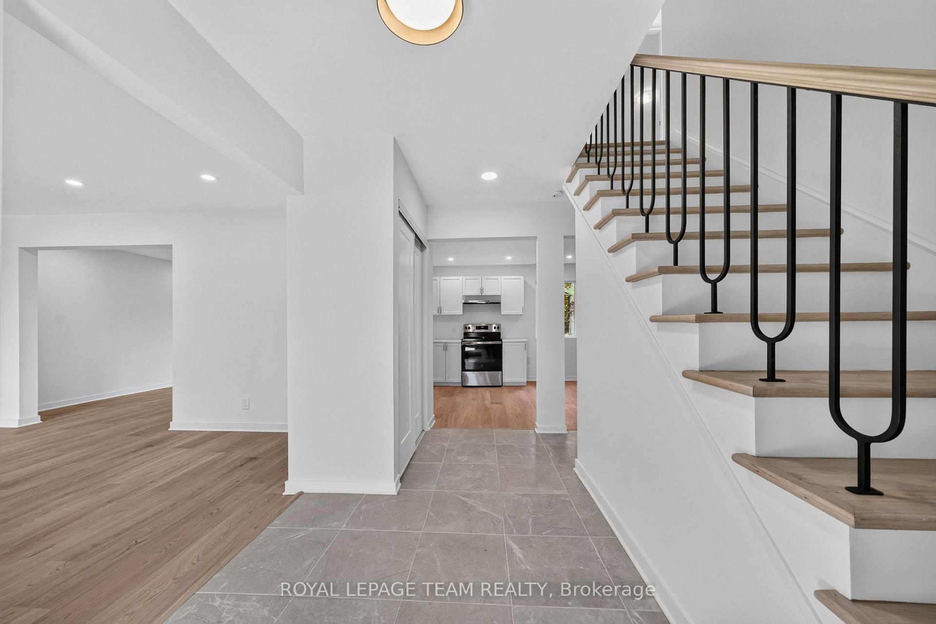 Photo 22 of 120 Glenncastle Drive, Ottawa, Carp — HOMEH